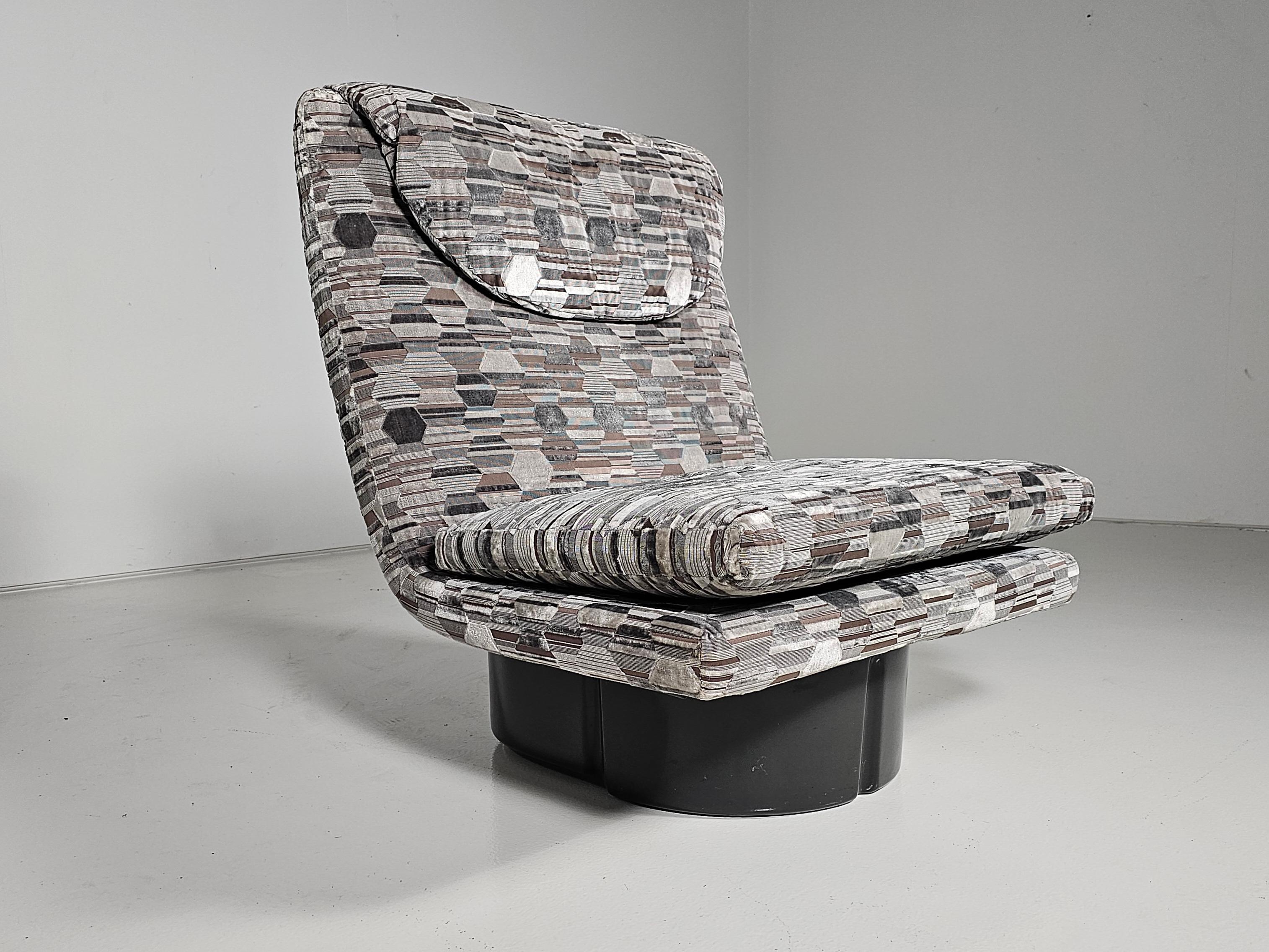 Mid-Century Modern Lounge Chair Titina Ammanati and Vitelli Giampiero for Comfort, 1970s For Sale