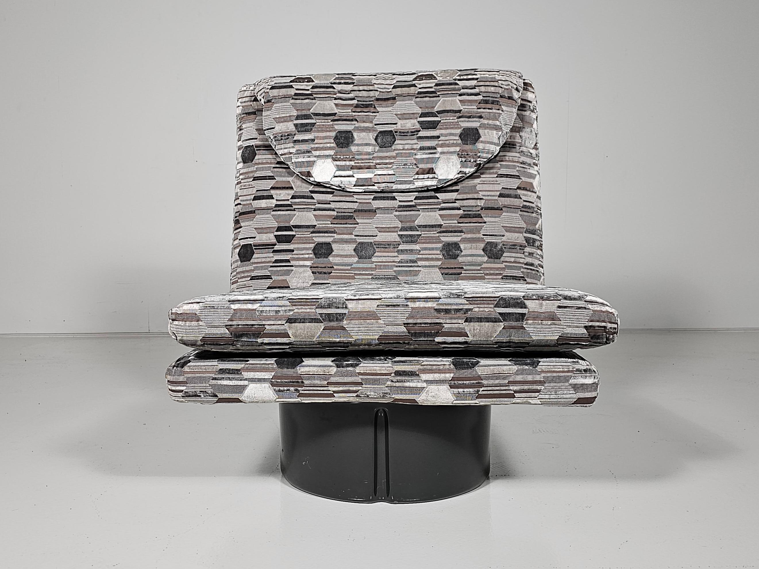 European Lounge Chair Titina Ammanati and Vitelli Giampiero for Comfort, 1970s For Sale