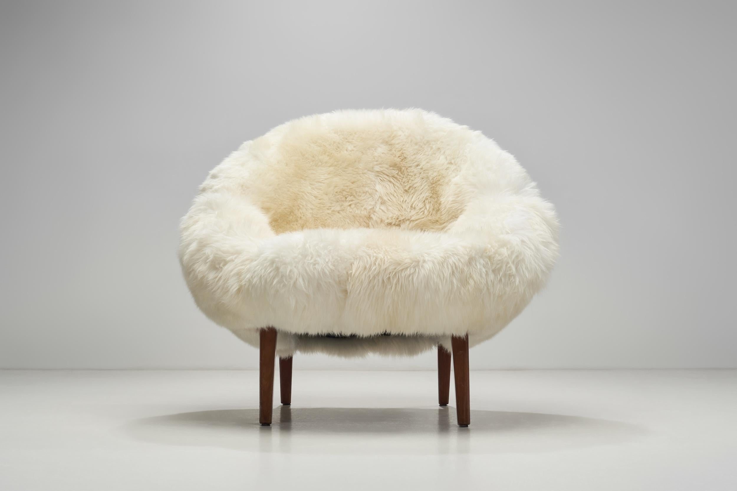 Mit Off-White Schafsfell gepolsterter Sessel, Dänemark 1960er Jahre im Angebot 3