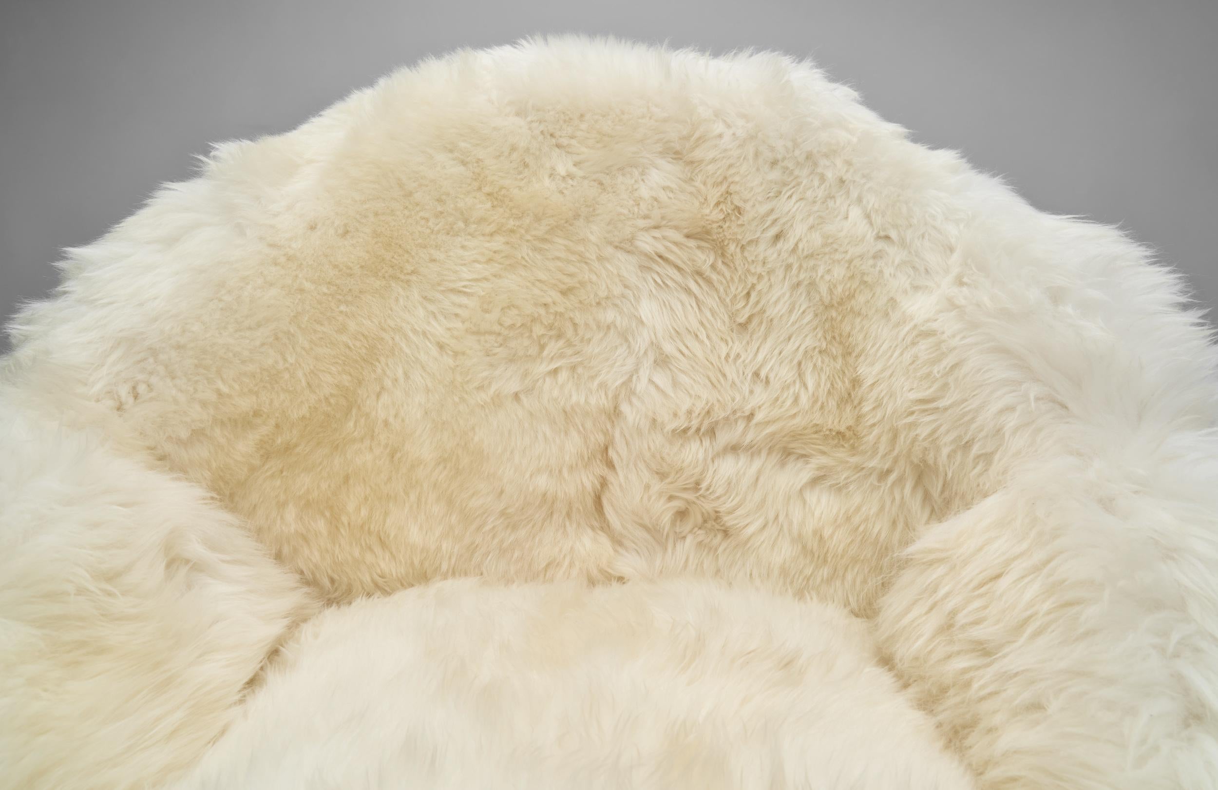 Mit Off-White Schafsfell gepolsterter Sessel, Dänemark 1960er Jahre im Angebot 4