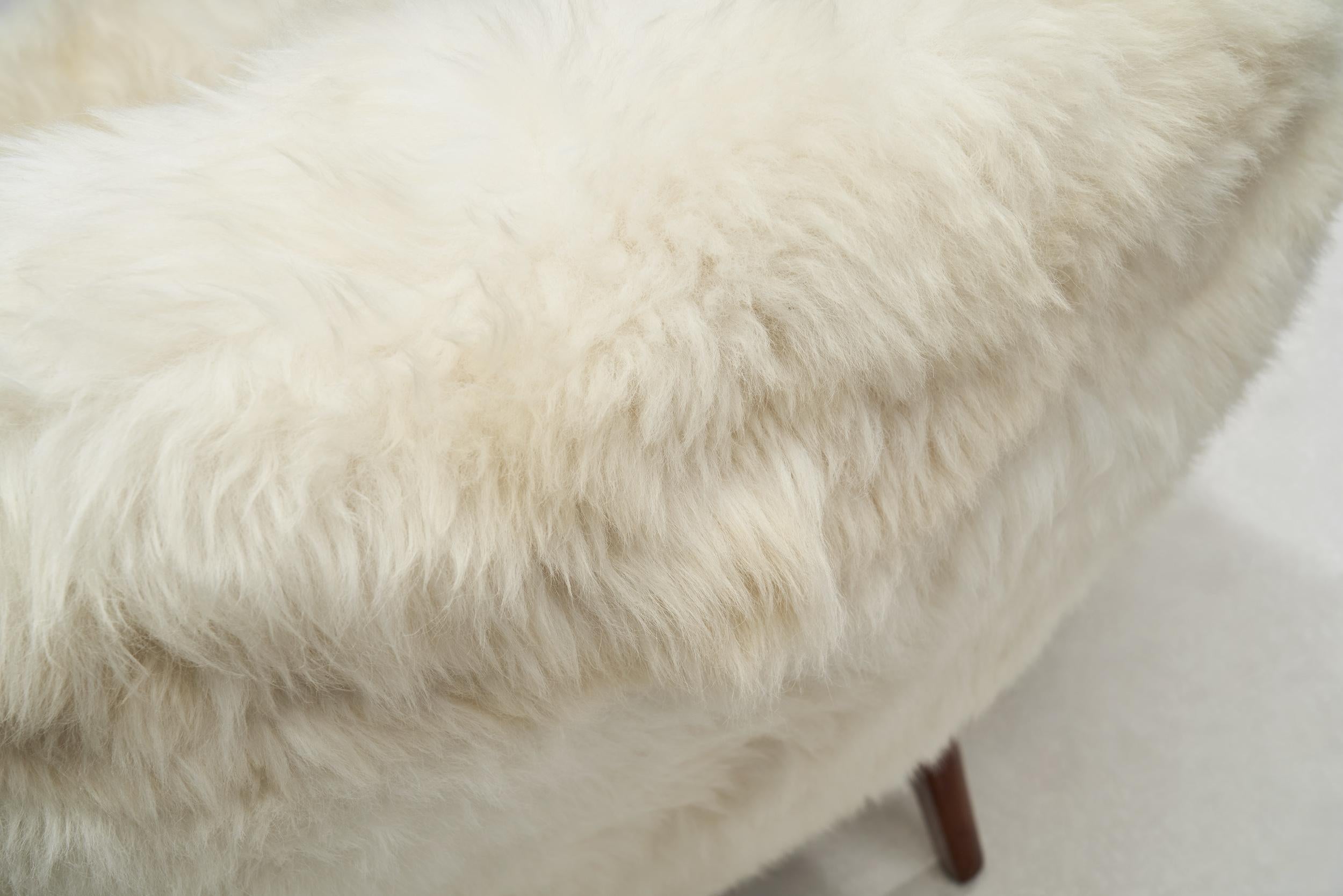 Mit Off-White Schafsfell gepolsterter Sessel, Dänemark 1960er Jahre im Angebot 8