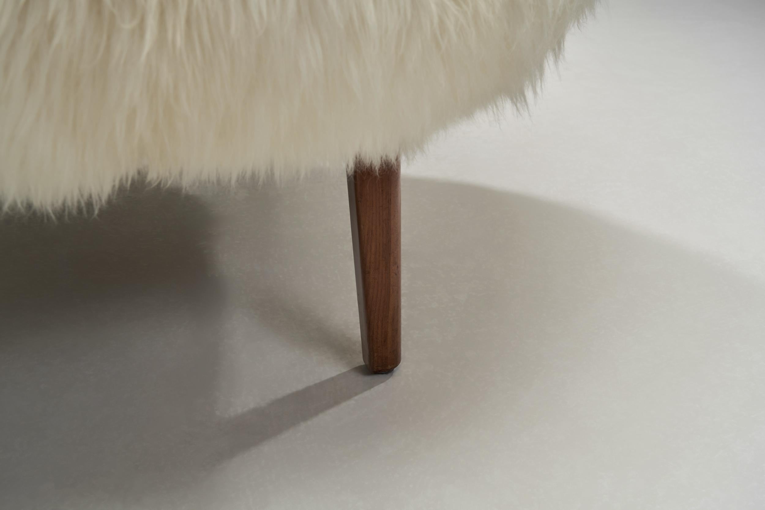 Mit Off-White Schafsfell gepolsterter Sessel, Dänemark 1960er Jahre im Angebot 9
