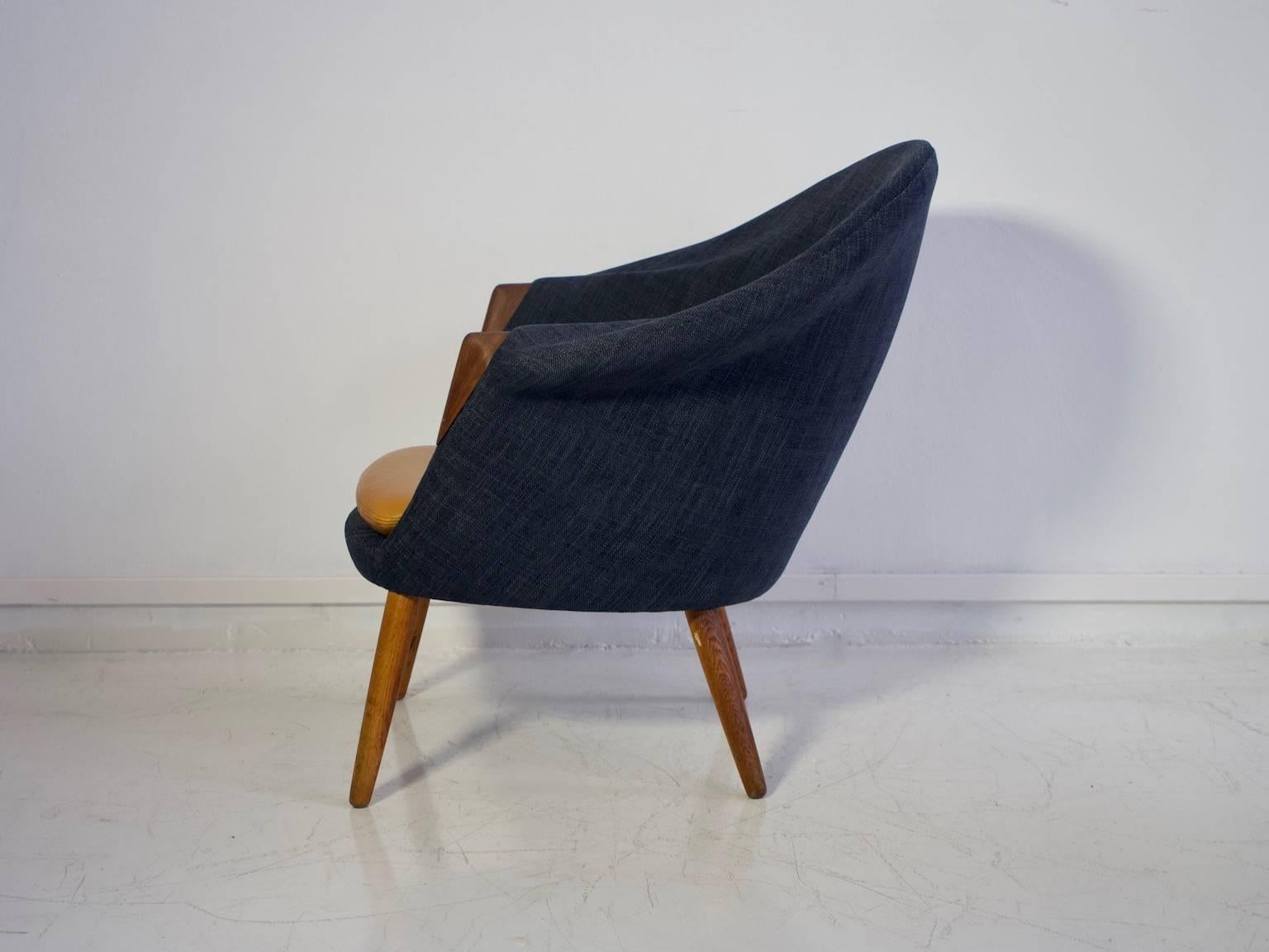 Danish Lounge Chair Upholstered with Dark Blue Fabric and Cognac Leather on Oak Legs