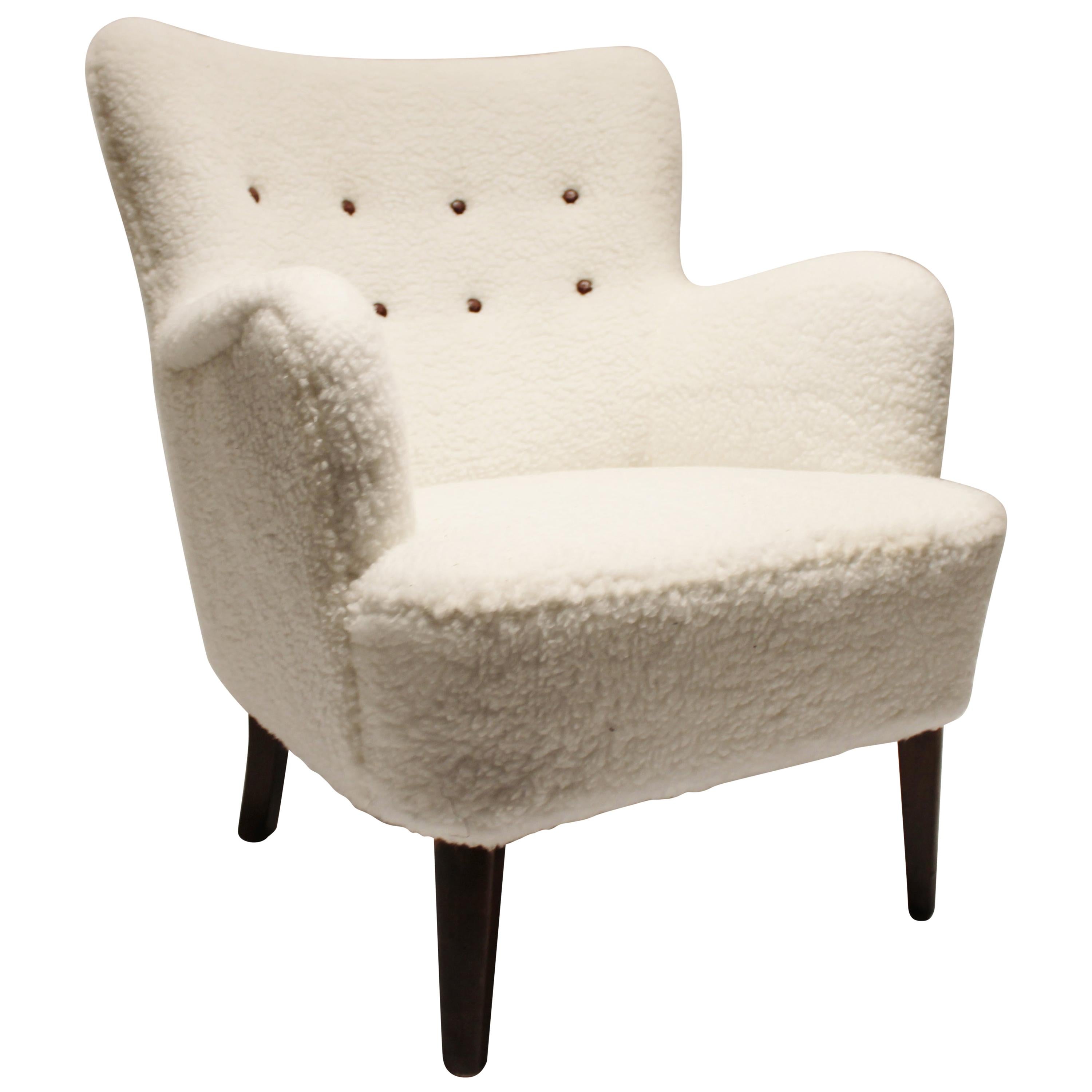 Lounge Chair Upholstered with White Wool Fabric and Leather Buttons, 1930s