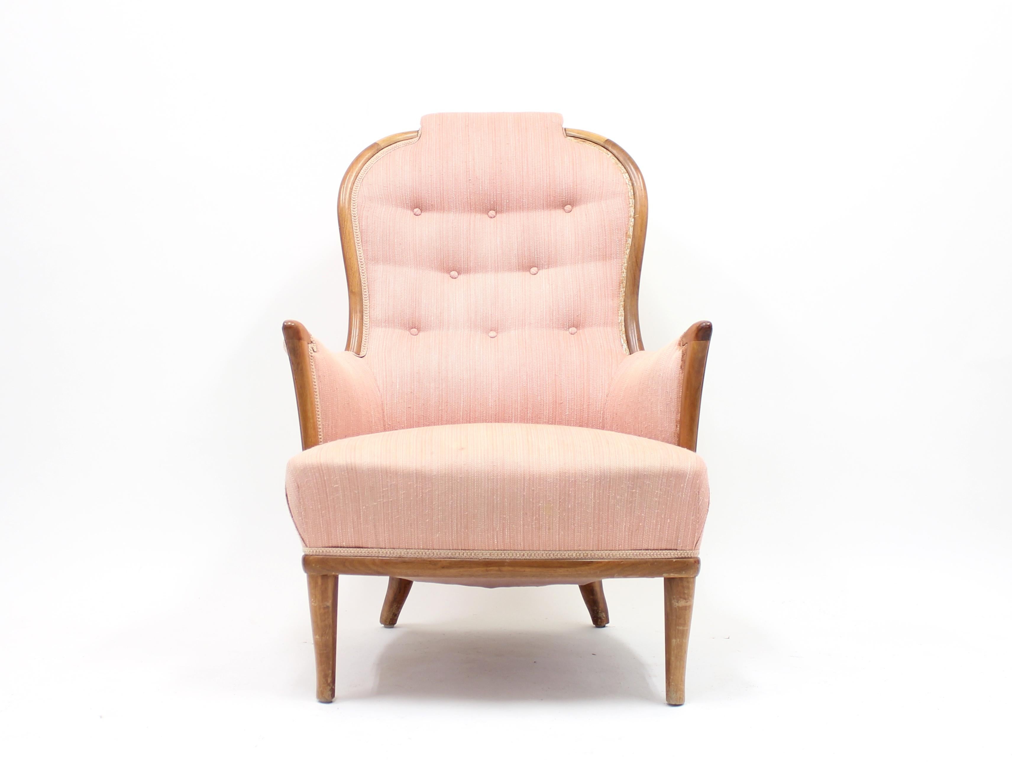 Lounge chair model Vår Fru (meaning our wife) designed by Carl Malmsten for Bodafors. The model was designed in 1961 and was originally made by Bodafors but later on O.H. Sjögren took over the production. Frame made of mahogany with original pink