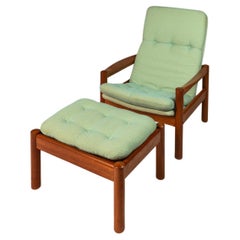 Silla de salón con otomana a juego en teca de Domino Møbler, Dinamarca, c. 1970