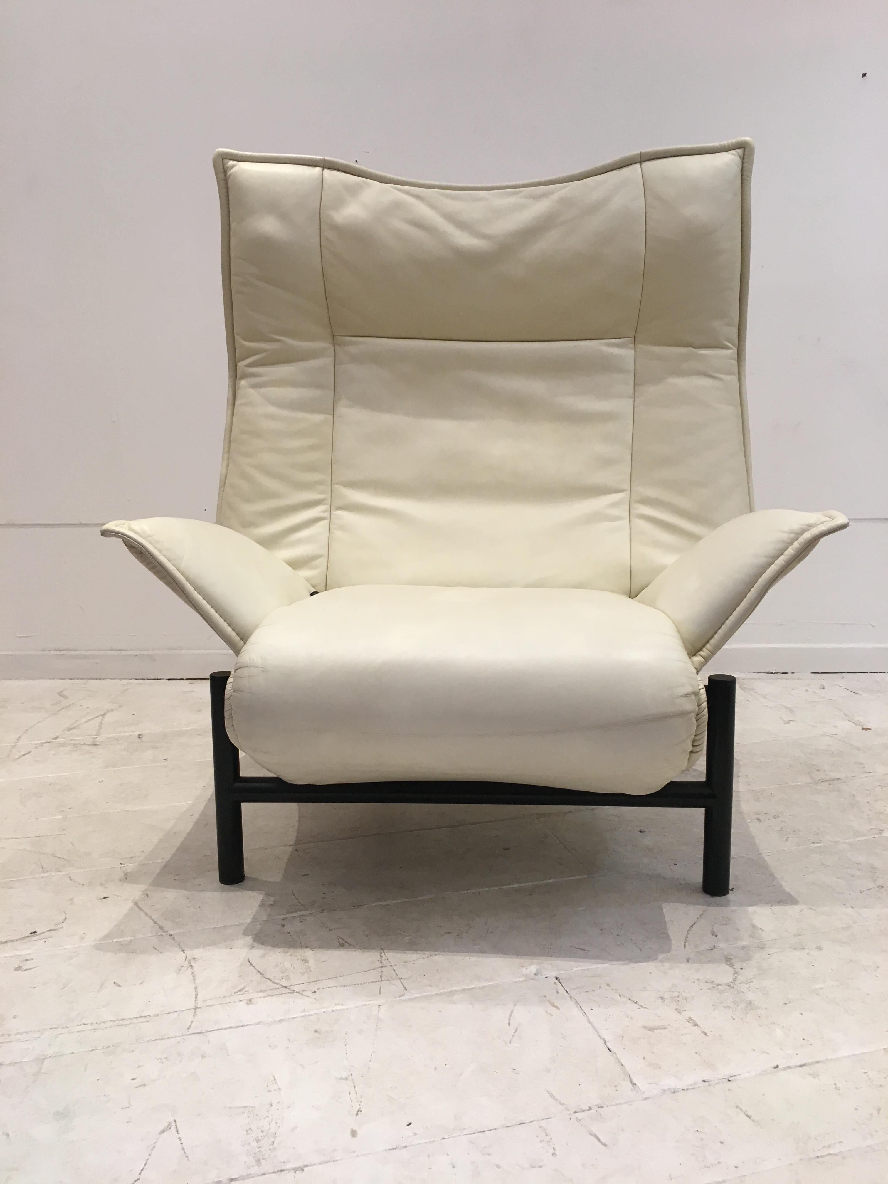 Lounge Chair 'White' by Vico Magistretti for Cassina 7