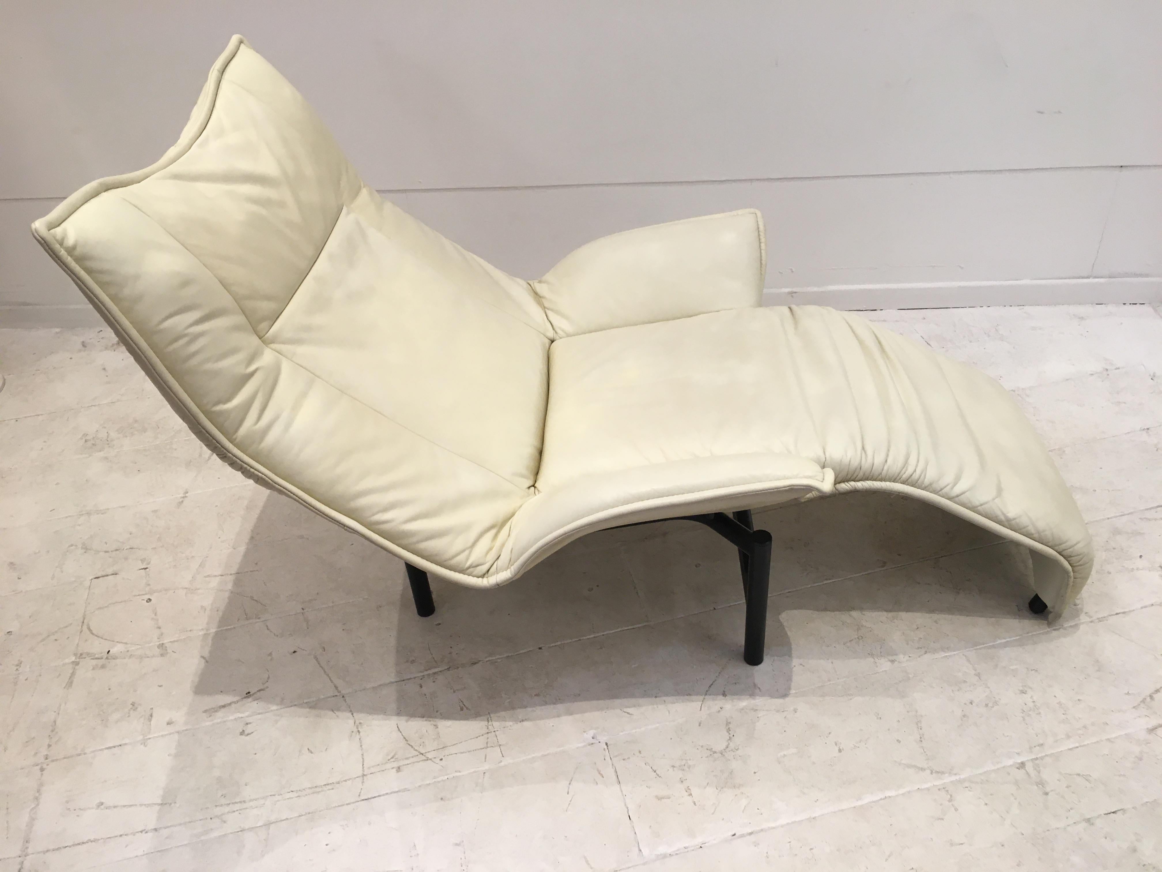 Mid-Century Modern Lounge Chair 'White' by Vico Magistretti for Cassina For Sale