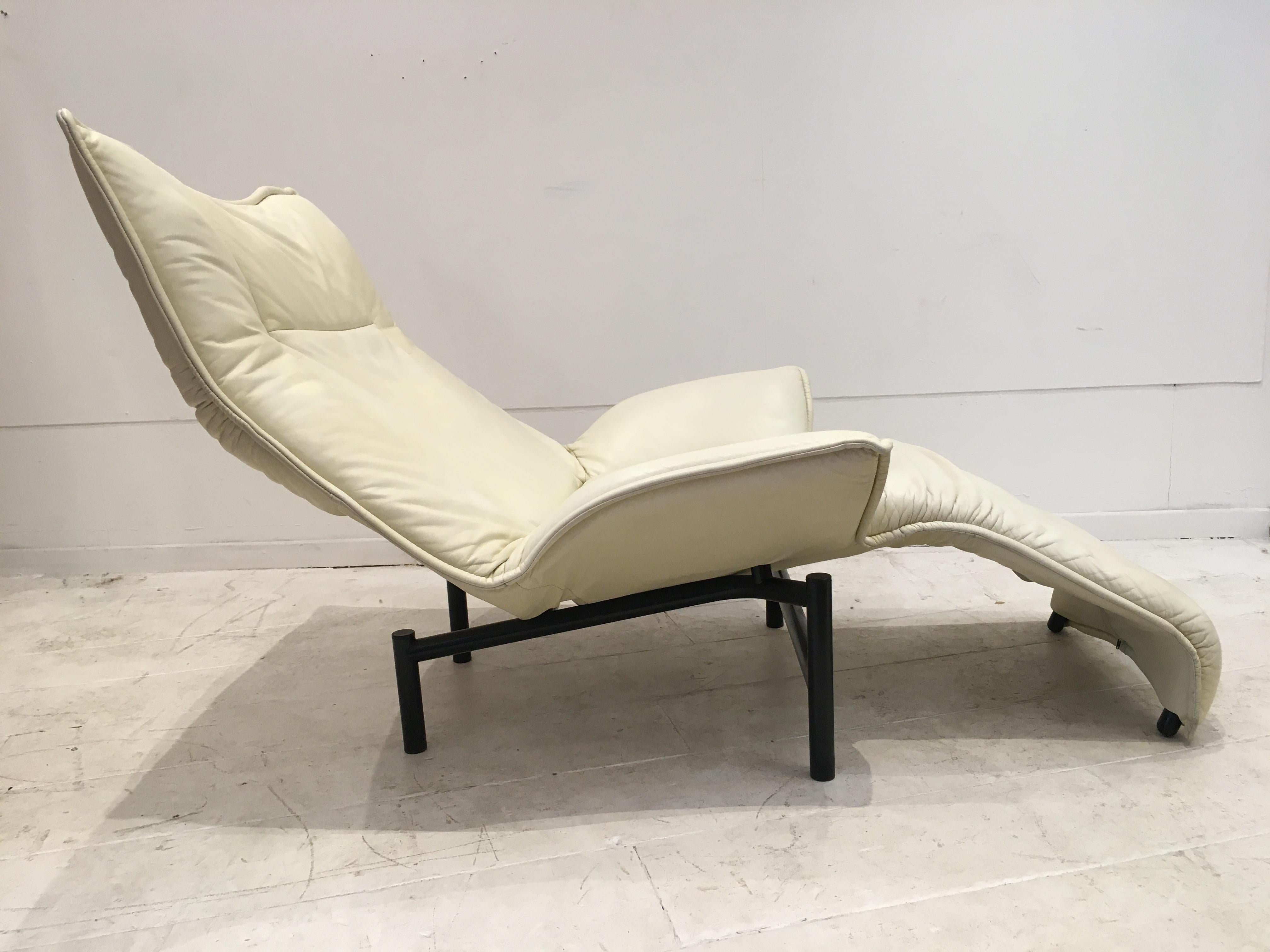 Italian Lounge Chair 'White' by Vico Magistretti for Cassina For Sale