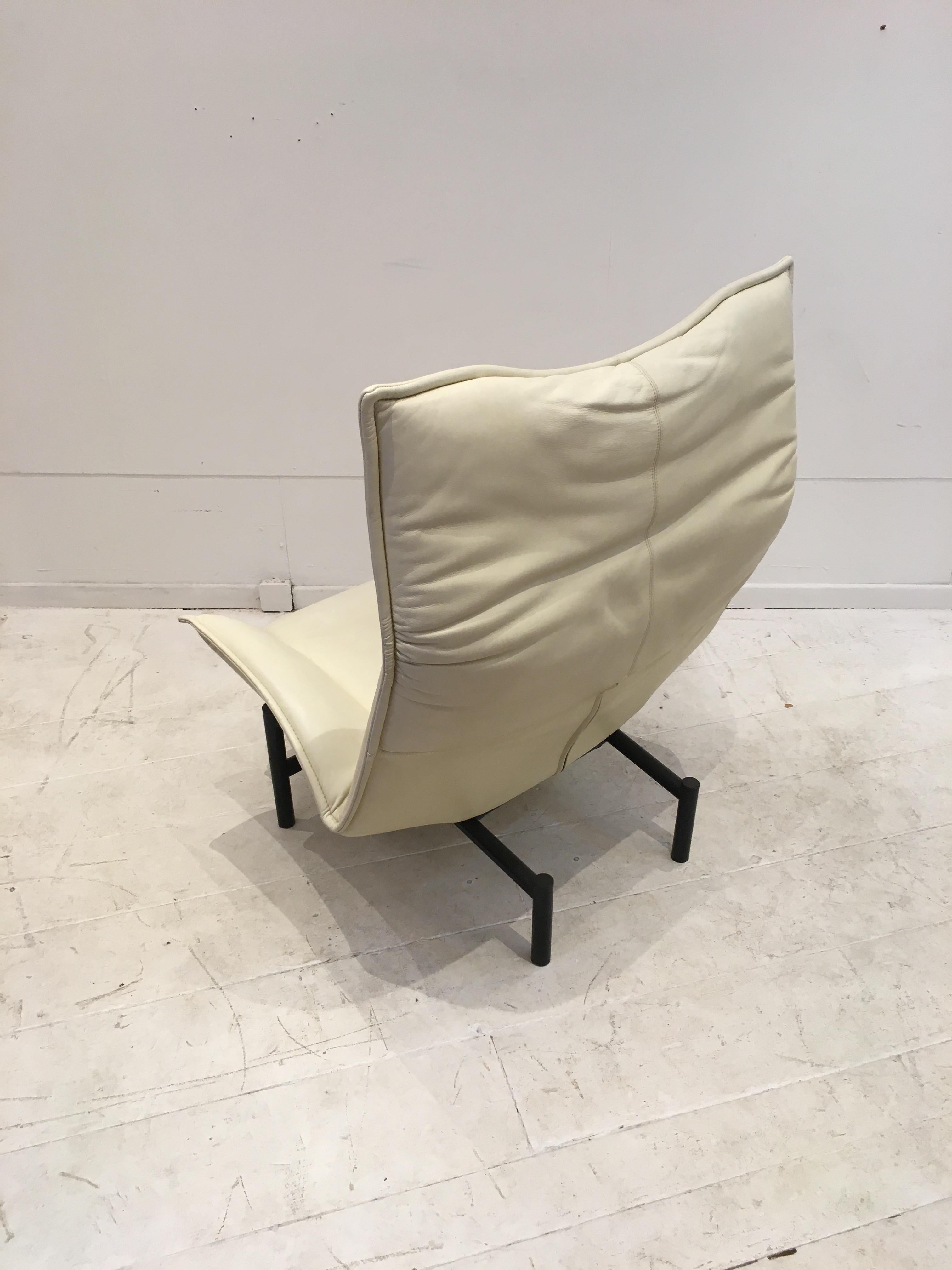 Late 20th Century Lounge Chair 'White' by Vico Magistretti for Cassina For Sale
