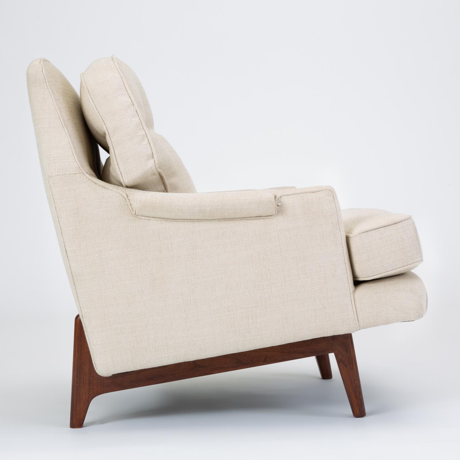 Lounge Chair with Bracket Base by Roger Sprunger for Dunbar 2