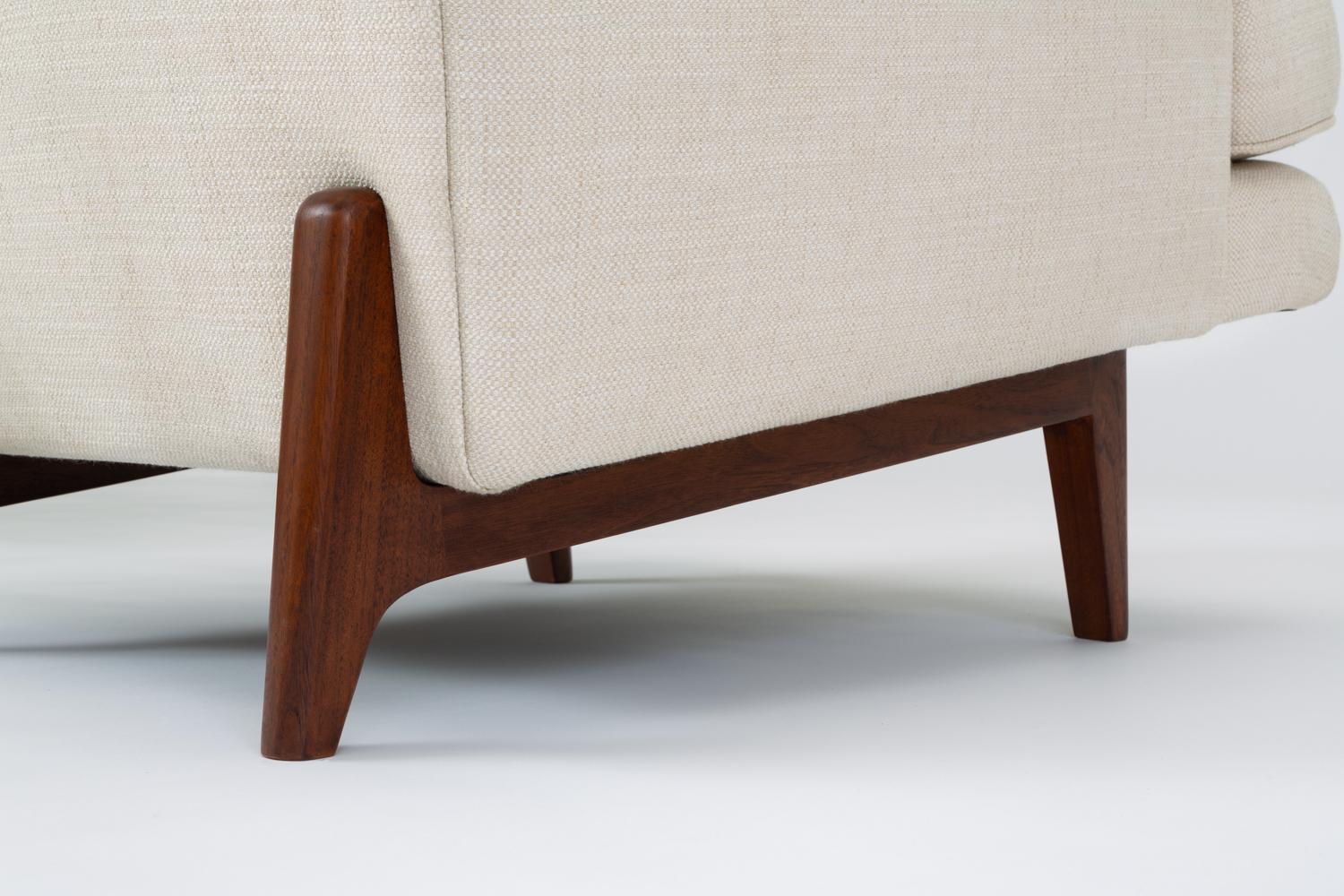 Lounge Chair with Bracket Base by Roger Sprunger for Dunbar 3