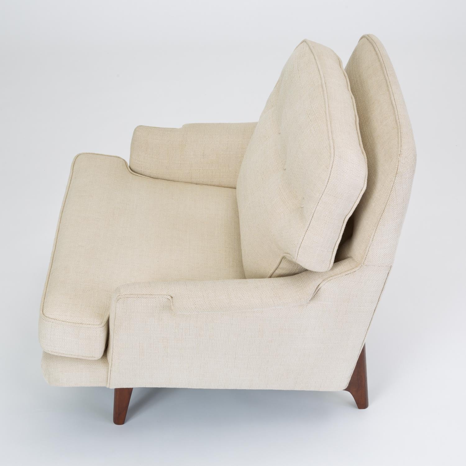 Lounge Chair with Bracket Base by Roger Sprunger for Dunbar In Excellent Condition In Los Angeles, CA