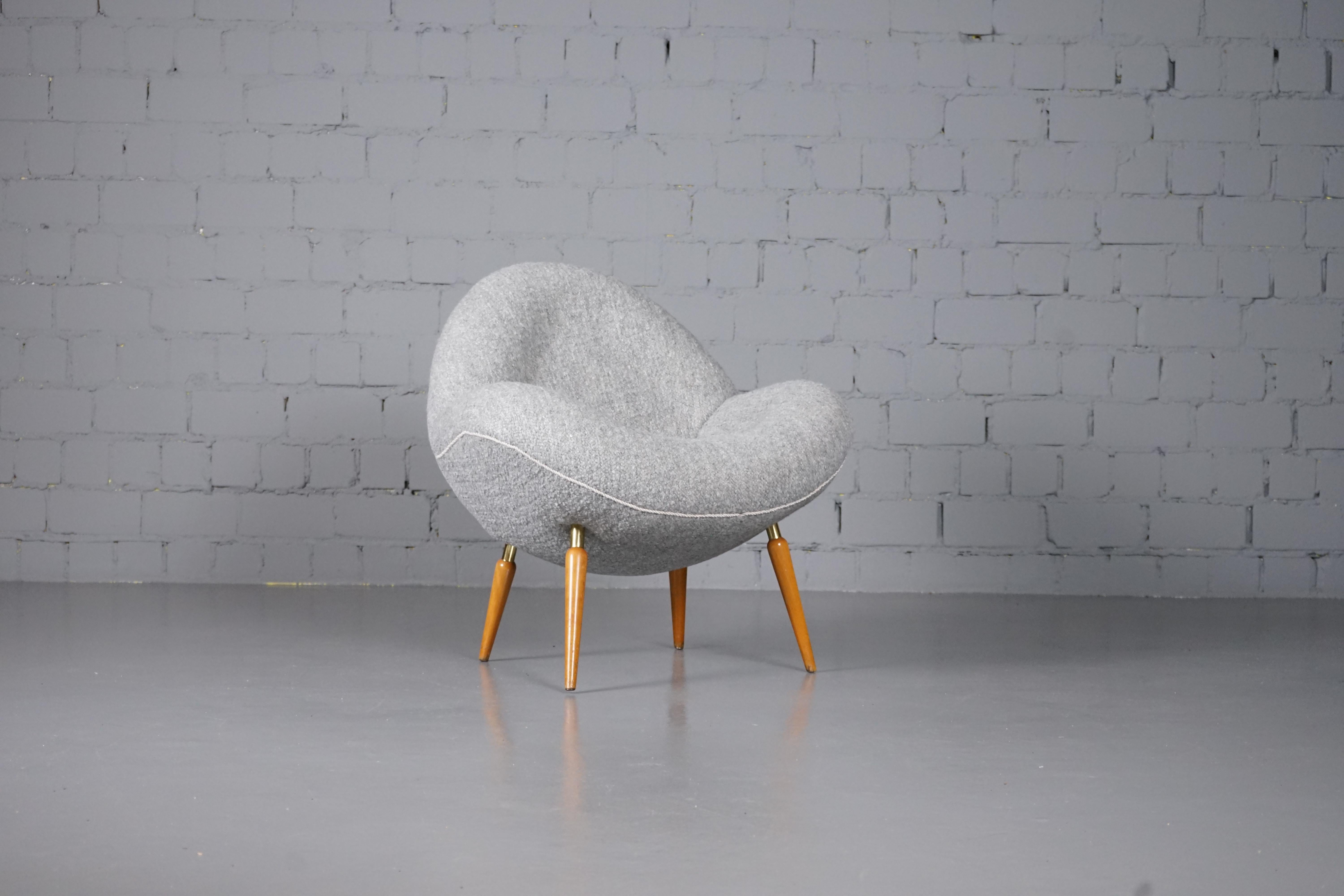 Beautiful and cozy Lounge chair by Fritz Neth for Correcta Sitzformbau, Germany from the 1950`s.

New Upholstery In High Quality Grey Boucle Fabric By Dedar, Milano

A rich textural bouclé fabric interpreted in mélange colours is enlivened by