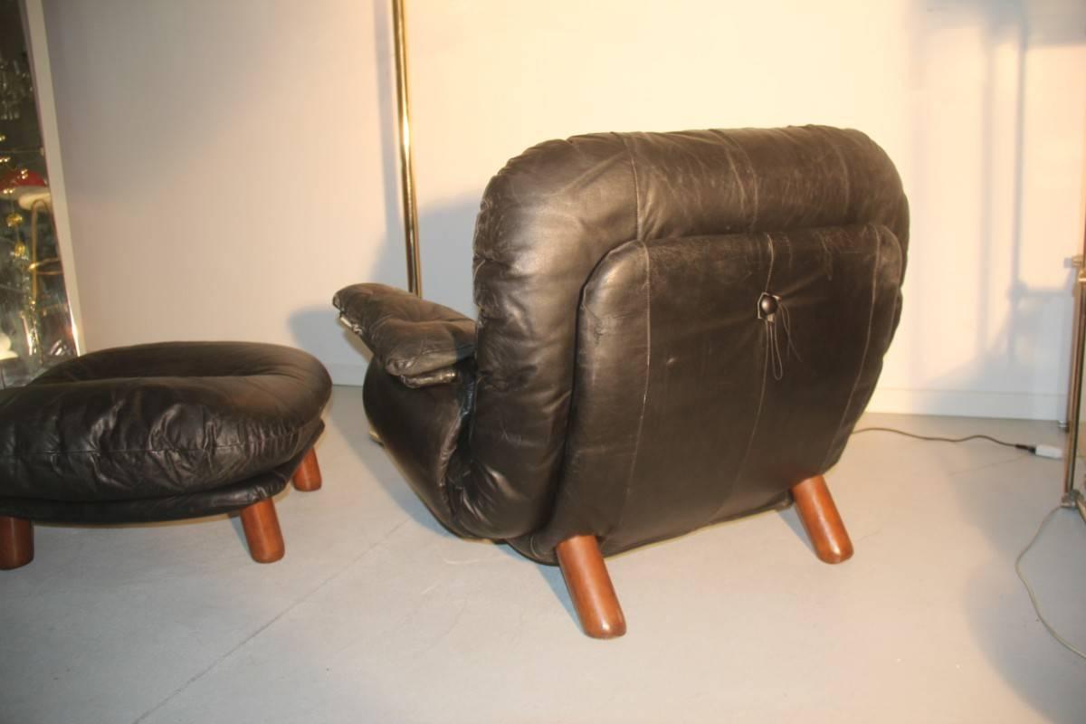 Lounge chair with ottoman 1960 designer E. Cobianchi for Insa, thick wooden feet, structure lined in black leather, unique and very particular design.
Measures: Ottoman cm 75 x 75 height cm 35.
 