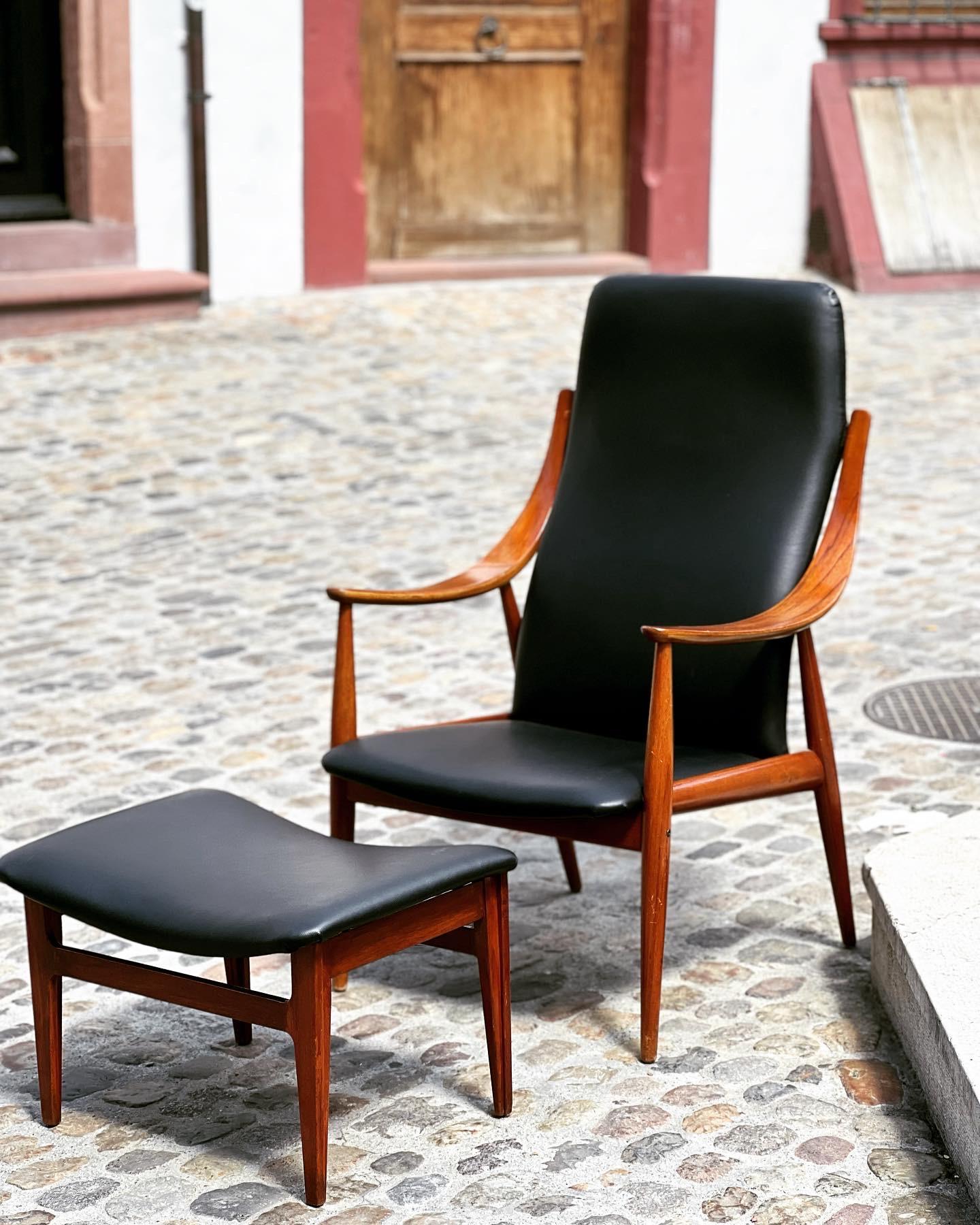 Unusually shaped teak armchair and ottoman from the Danish designer duo Peter Hvidt and Orla Molgaard Nielsen. produced by France and Son in Denamark in the late 1950s beginning og 1960s.
 The armchair Mod. 148 convinces with its flowing design, as
