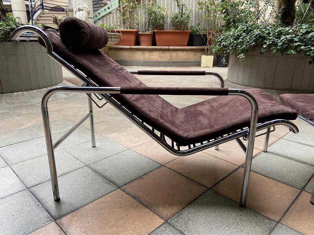 Lounge chair with ottoman «Genni» by Gabriele Mucchi, circa 1975
Edition Zanotta Italie 
Leather and steel 
Chair dimensions: 80 x 50 x 105 cm 

Ottoman dimensions: 40 x 55 x 55 cm.
