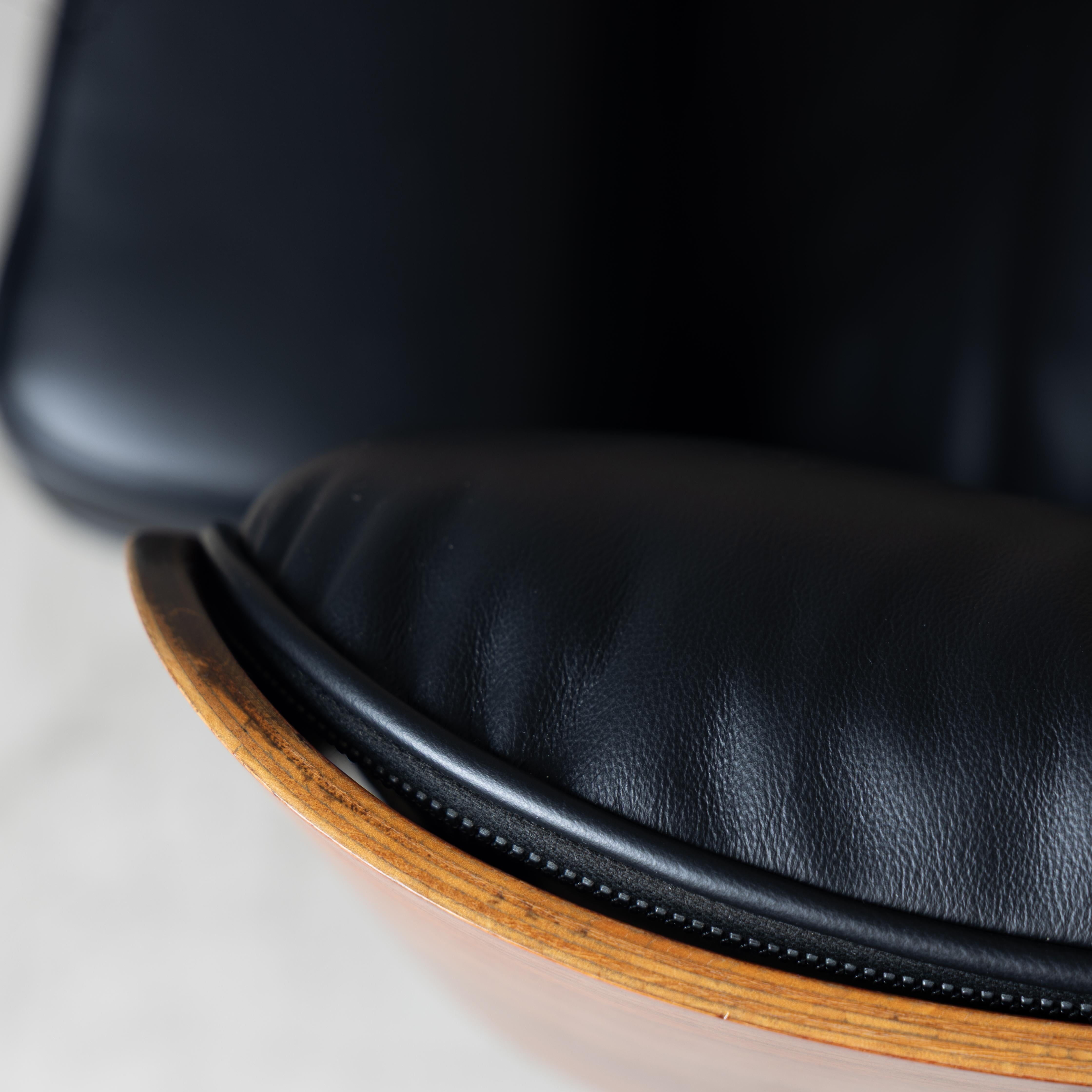 Chaise longue avec pouf, Charles et Ray Eames, Knoll en vente 3