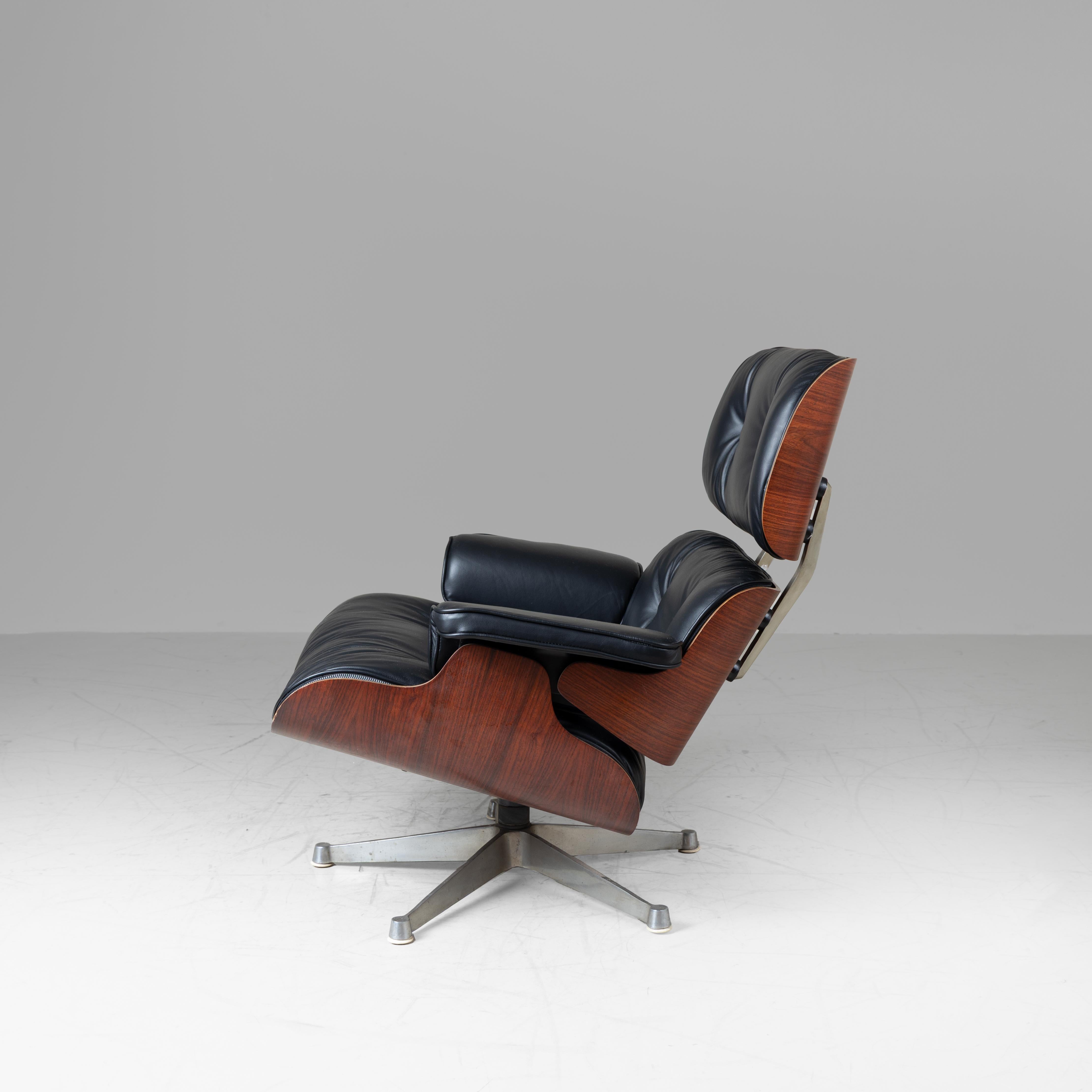 Moderne Chaise longue avec pouf, Charles et Ray Eames, Knoll en vente