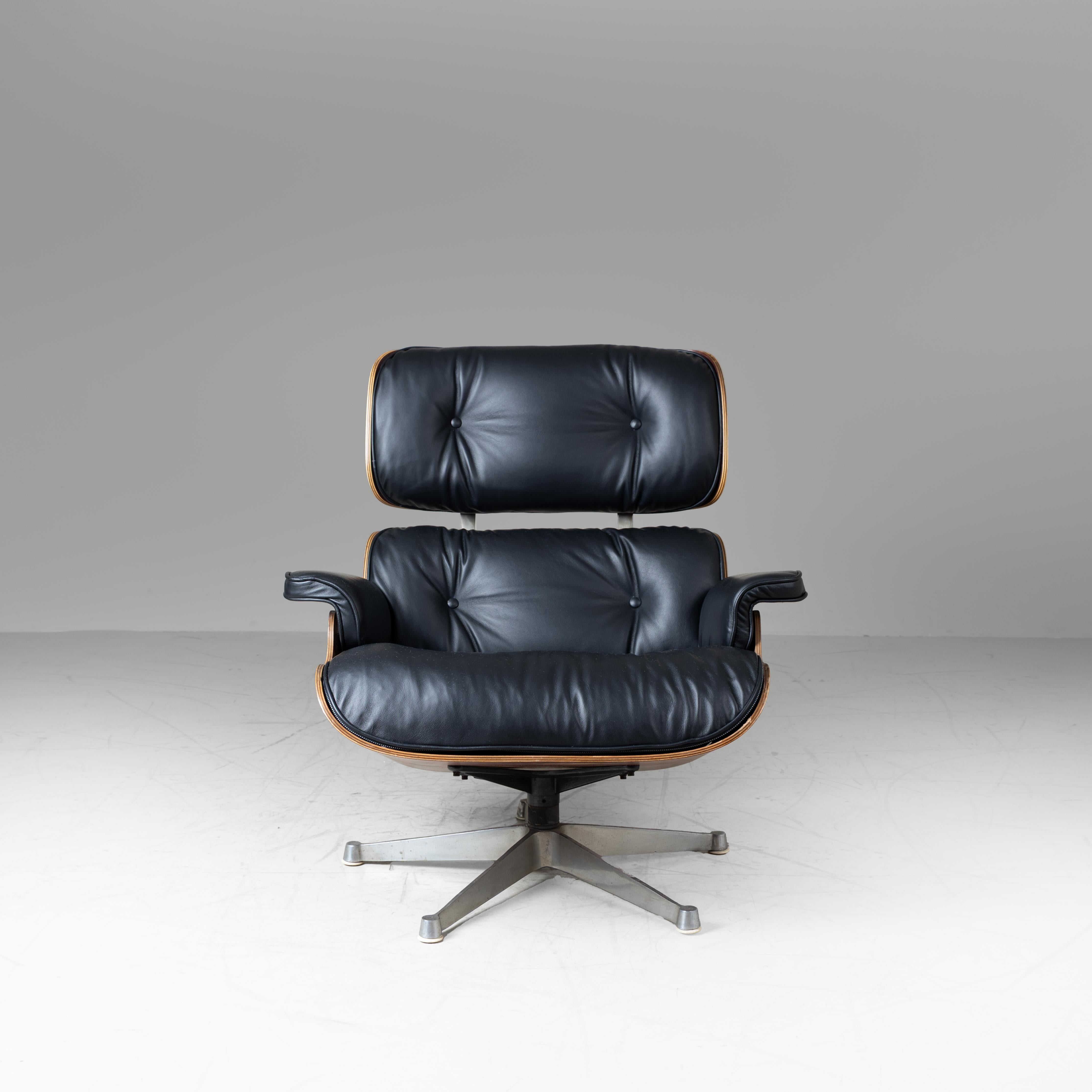 Américain Chaise longue avec pouf, Charles et Ray Eames, Knoll en vente