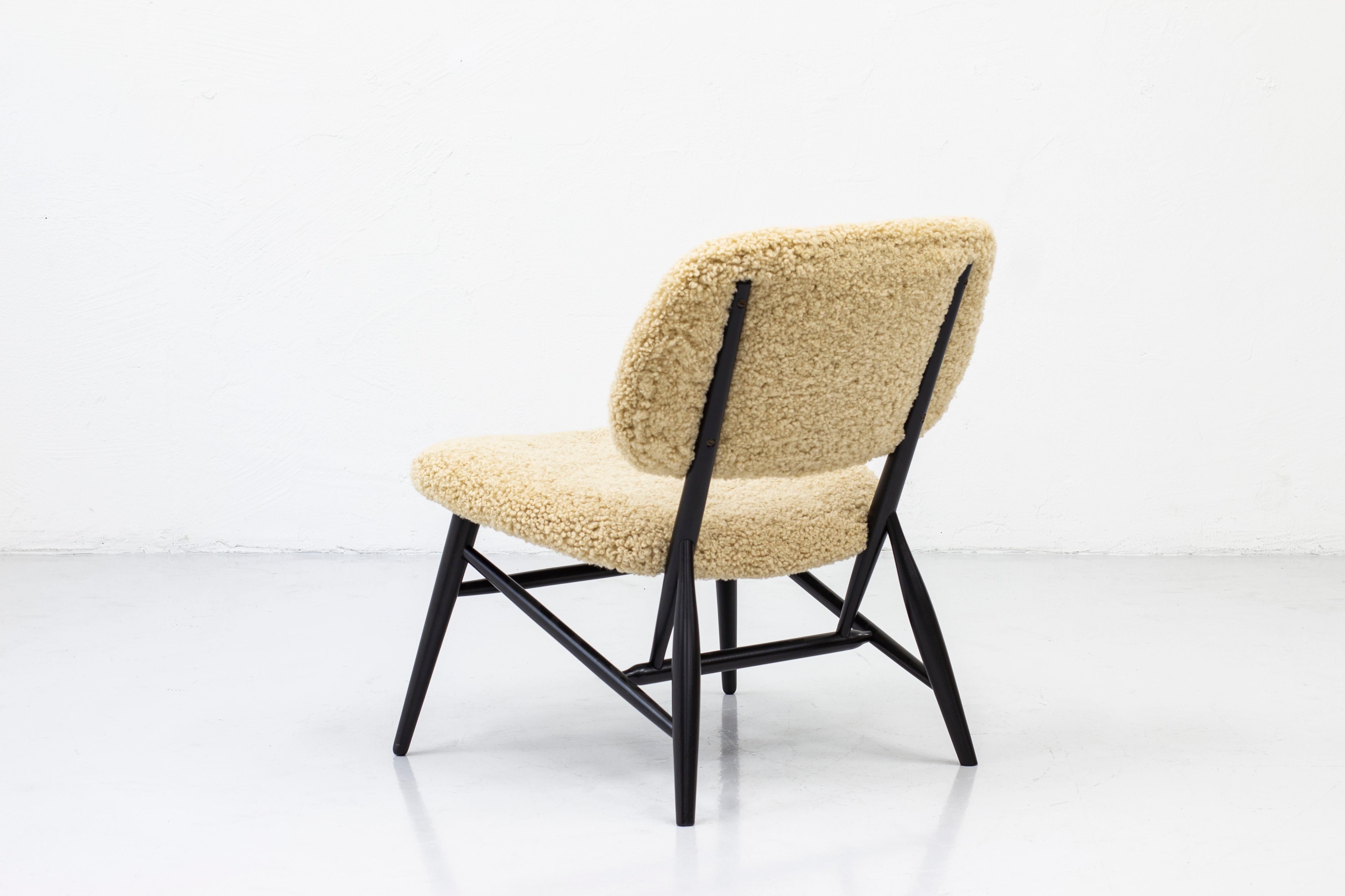 Scandinavian Modern Lounge Chair with Sheep Skin by Slöjd & Möbler, in the Manner of Alf Svensson