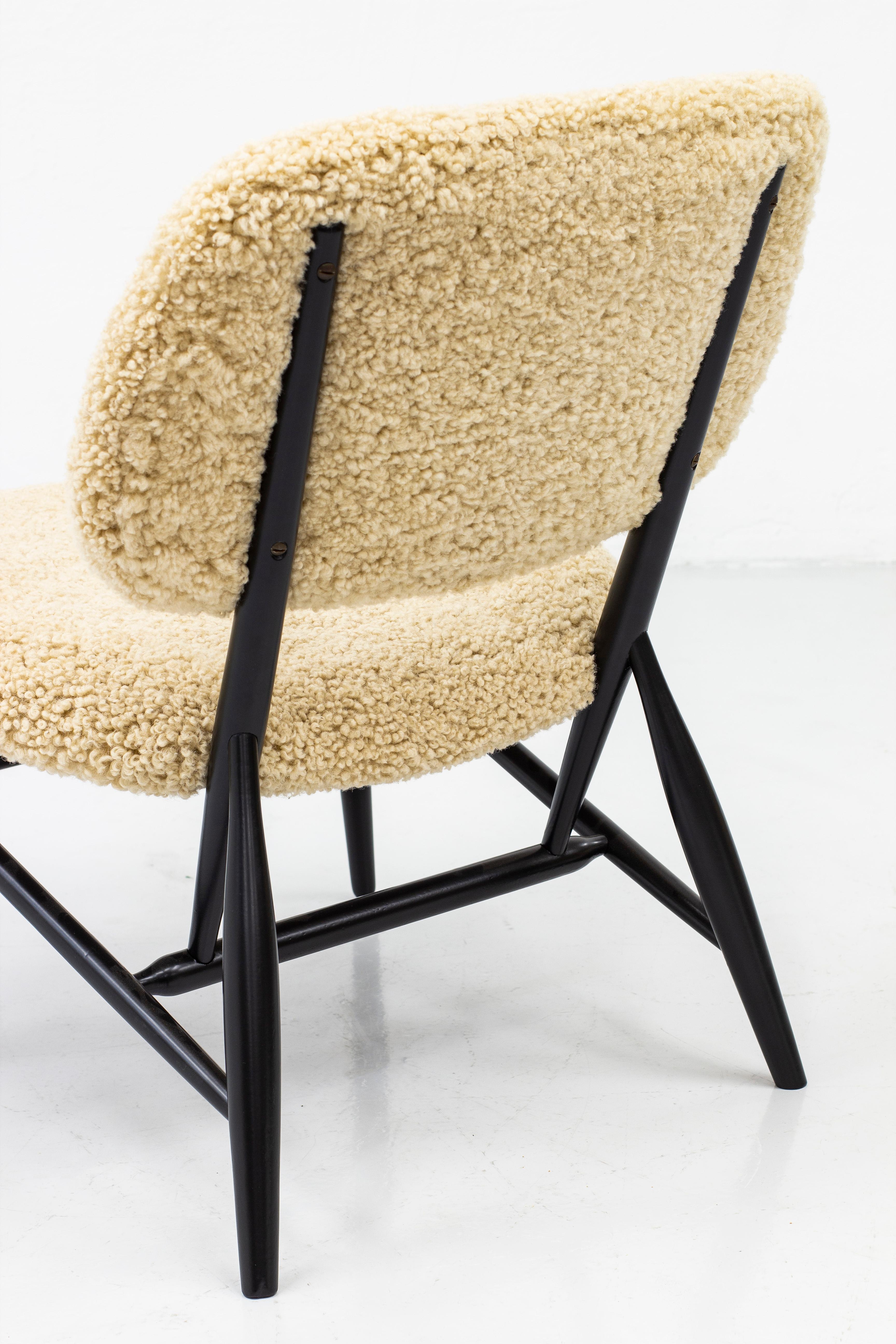 Lounge Chair with Sheep Skin by Slöjd & Möbler, in the Manner of Alf Svensson In Good Condition In Hägersten, SE