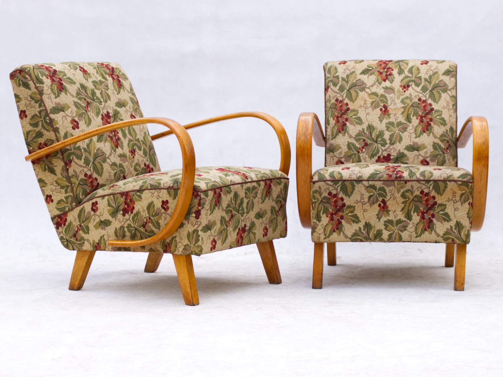 This lounge chairs, model No. 2, were designed by Jindrich Halabala and produced in Czechoslovakia in the 1930s by UP Zavody Brno. The chairs features curved armrests and legs made from stained beech and are upholstered in original fabric. The