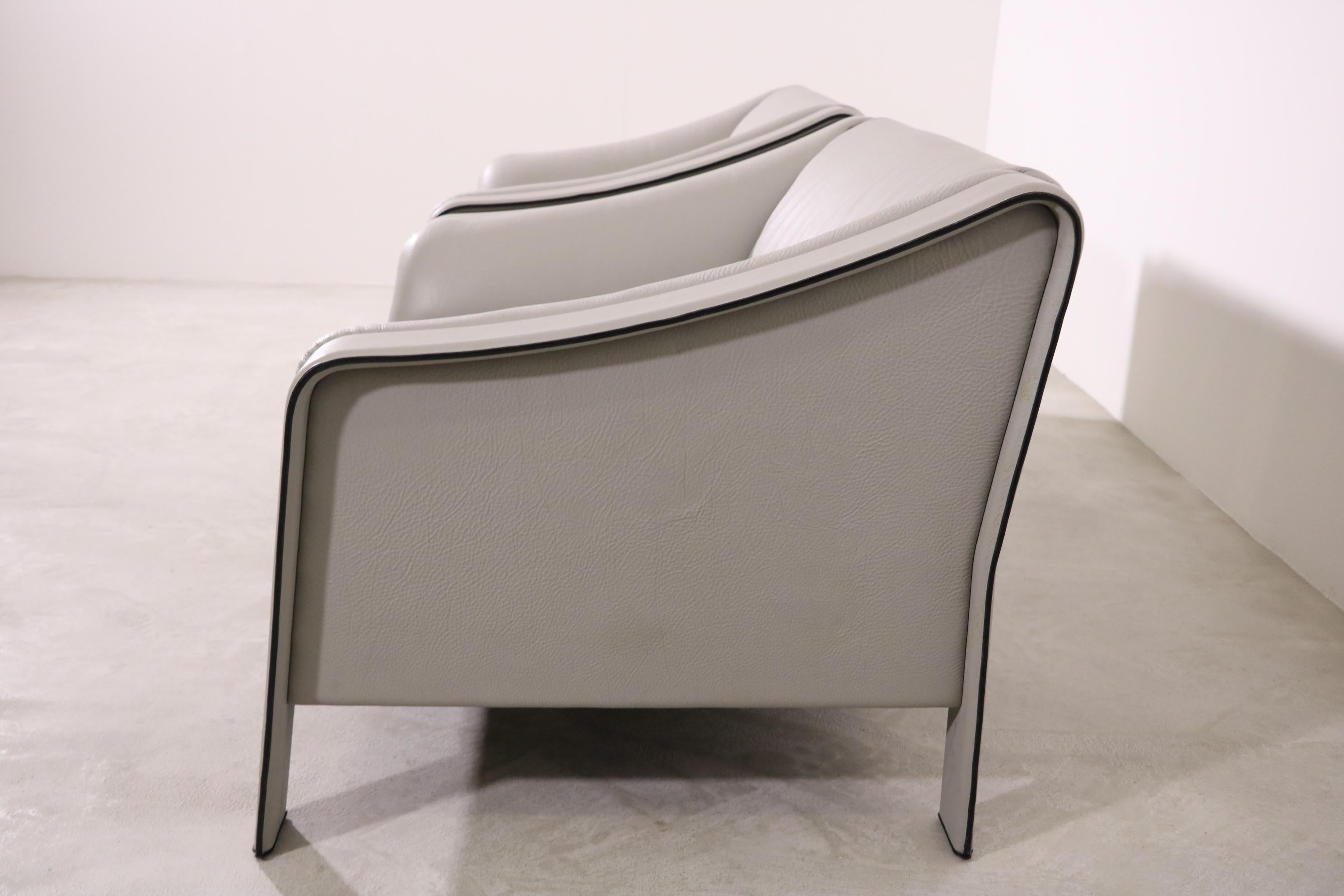 Lounge Chairs by Matteo Grassi in Light Grey Leather Italy For Sale 5