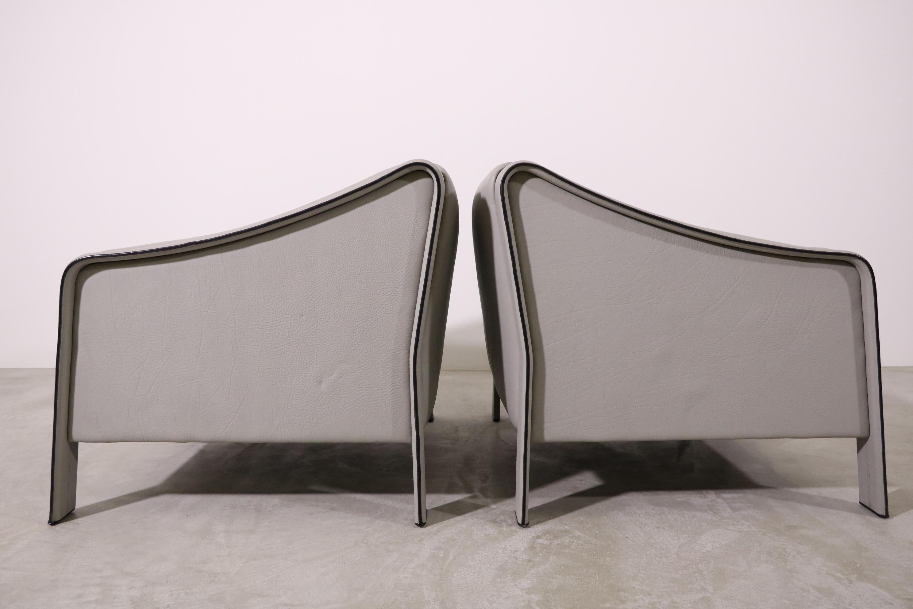 Lounge Chairs by Matteo Grassi in Light Grey Leather Italy In Good Condition For Sale In Köln, NRW