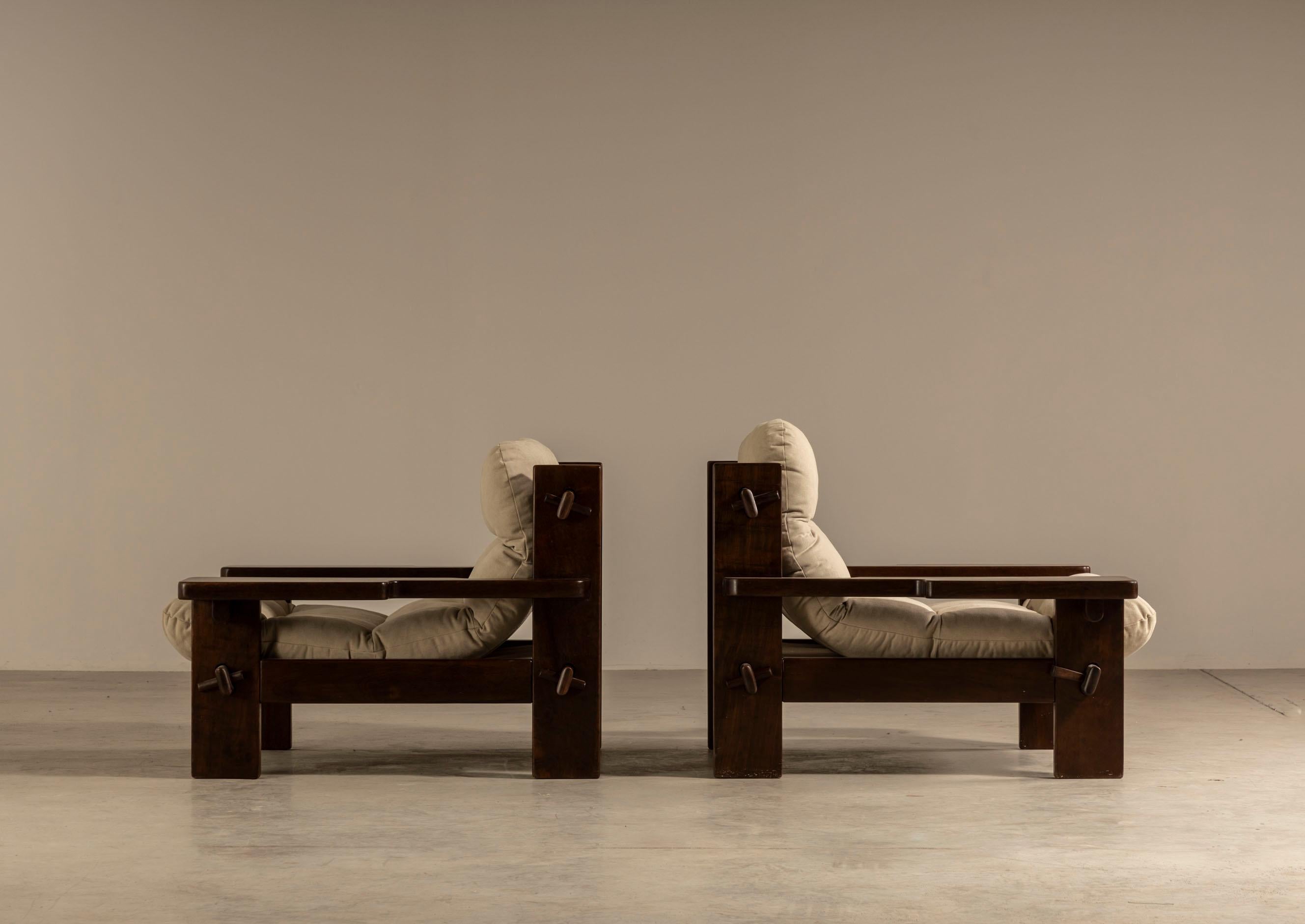 Lounge Chairs in Solid Hardwood, by Jean Gillon, Brazilian Mid-century Design In Good Condition For Sale In Sao Paulo, SP