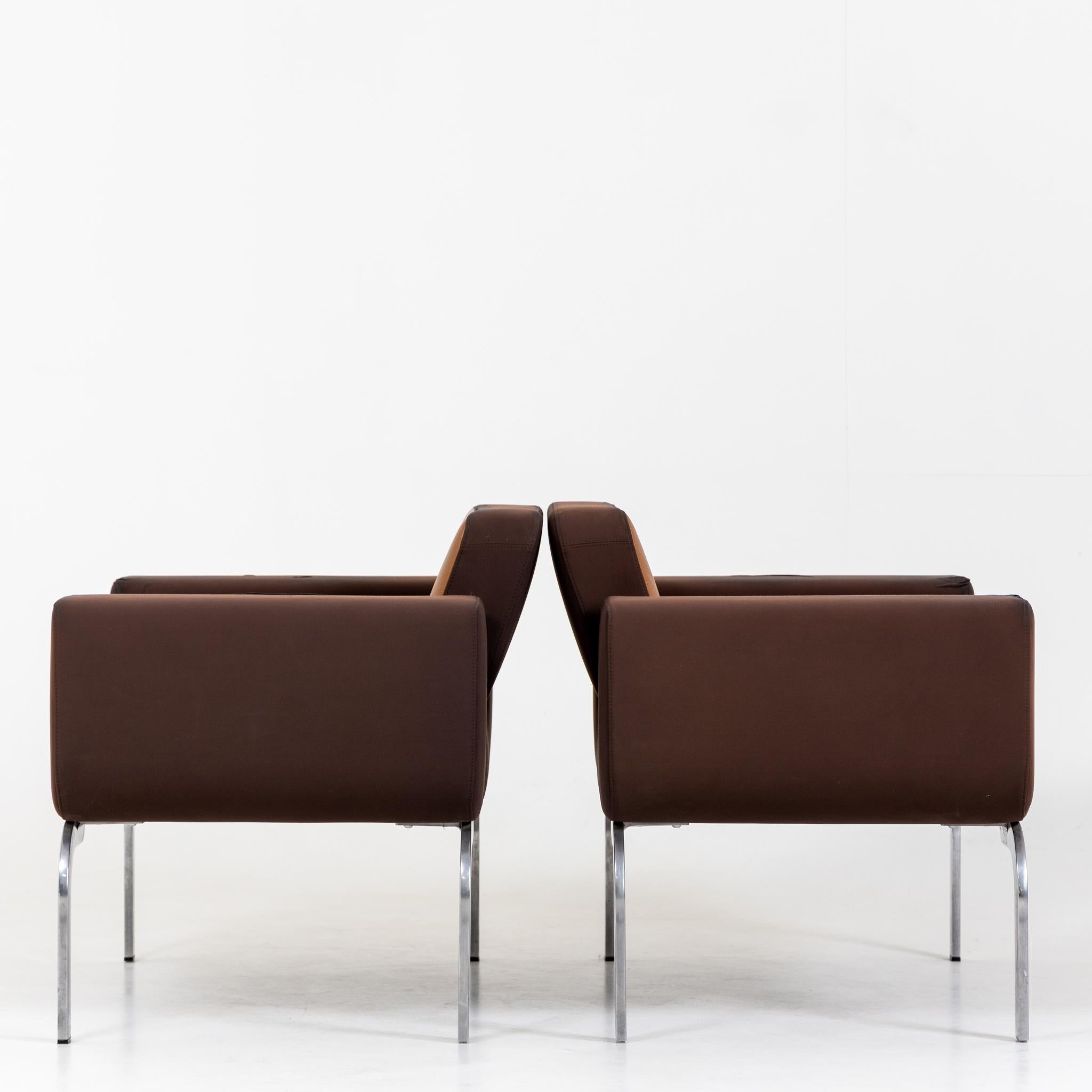 Leather Pair of Brown Lounge Chairs, Fabric and Metal, Italy 1970s For Sale