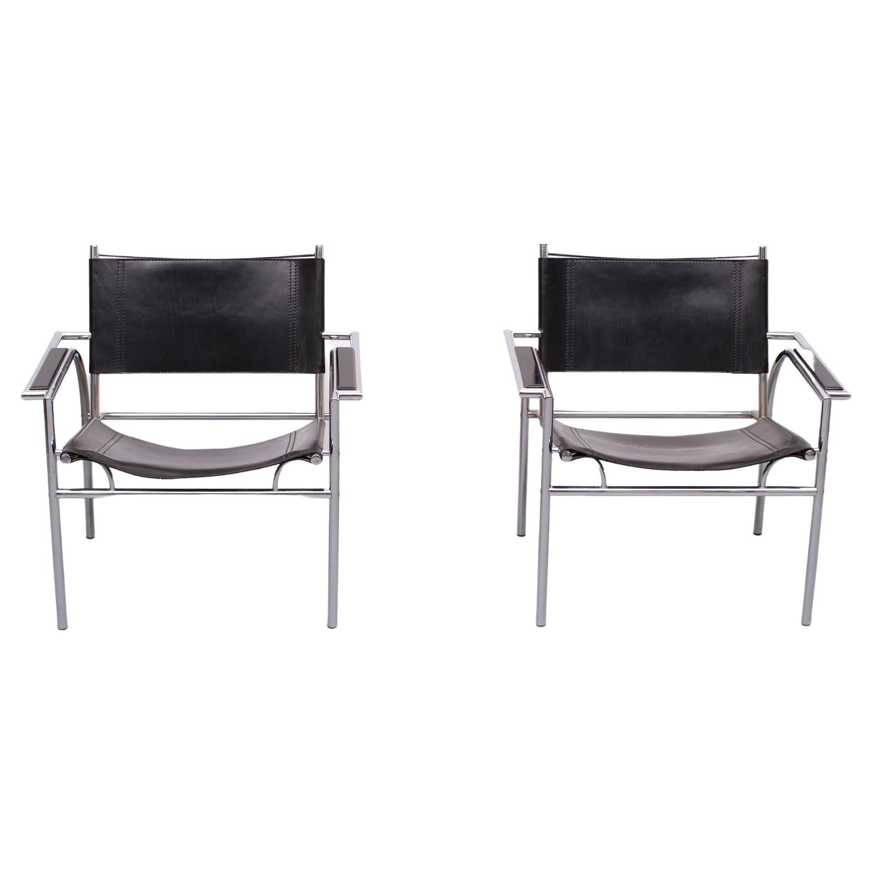 Dieser Sessel im Design von Gerard Vollenbrock für Leolux, 1980er Jahre, niederländisch 
Der verchromte, geschwungene Rahmen wird mit einer dicken schwarzen Lederpolsterung geliefert.