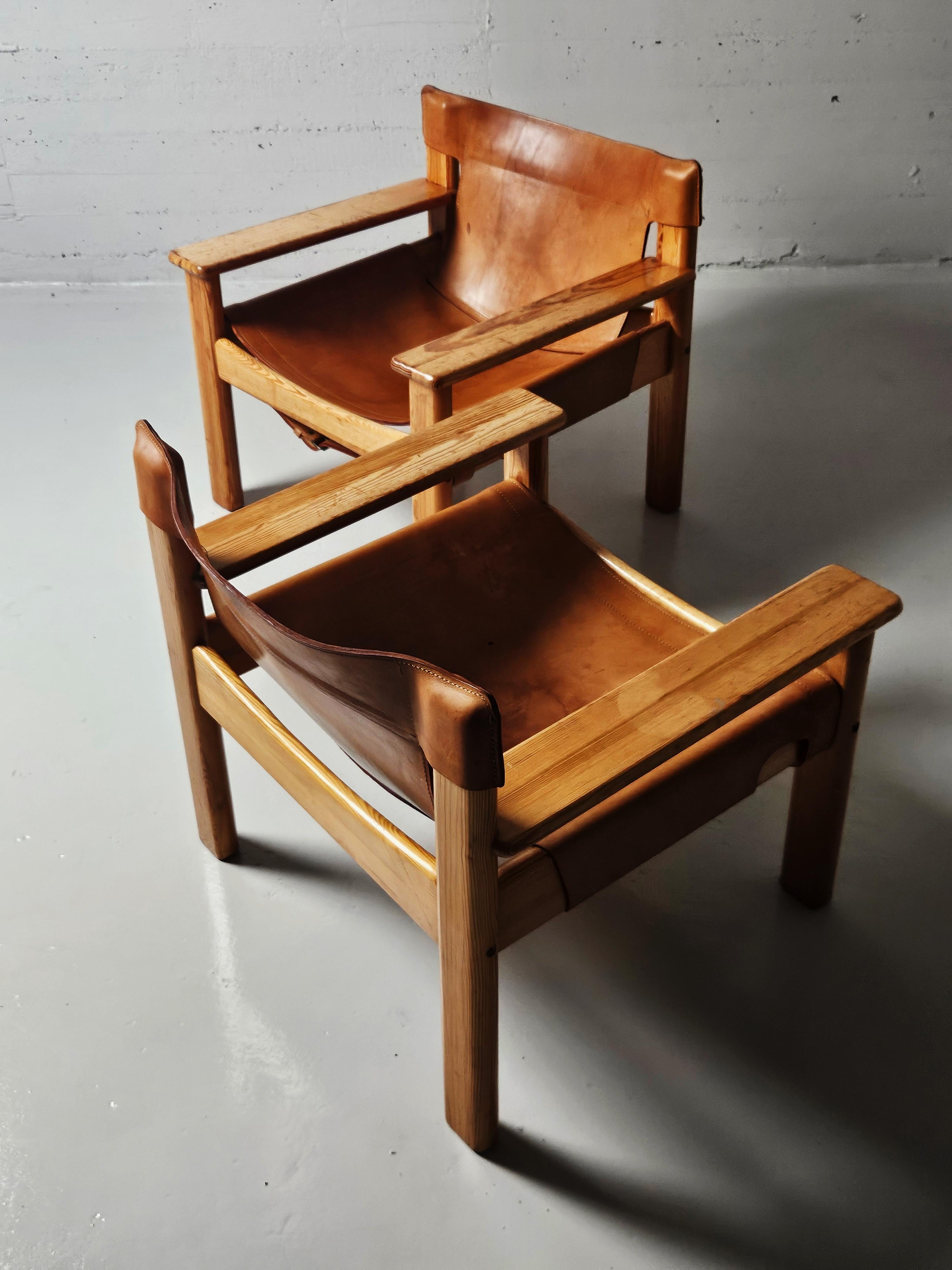 Superbe paire de chaises longues 'Natura' conçues par Karin Mobring pour Ikea, Suède, dans les années 1970. 

Fabriqué en pin et en cuir. 

Belle patine.
