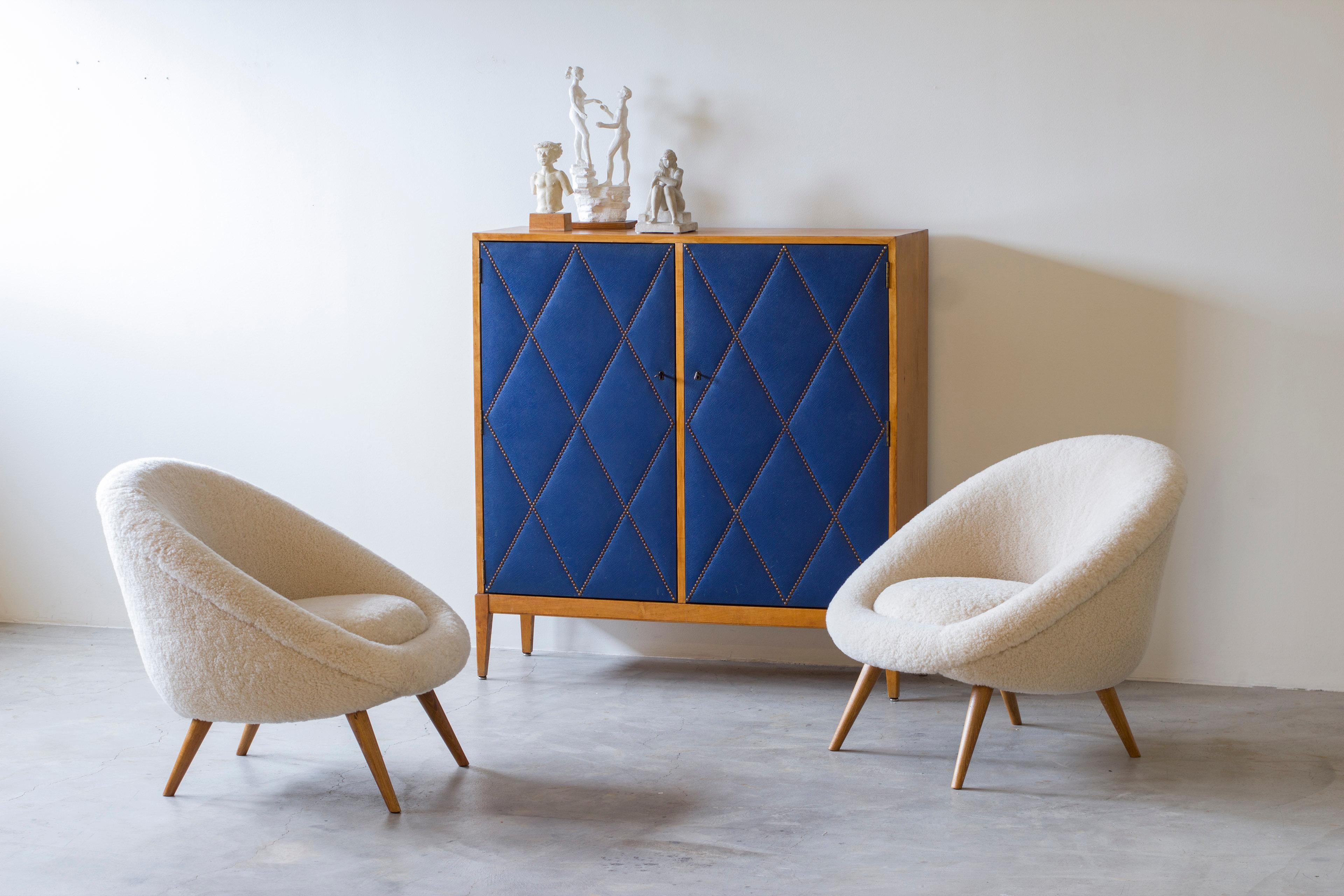 Chaises longues dans le style du célèbre modèle 