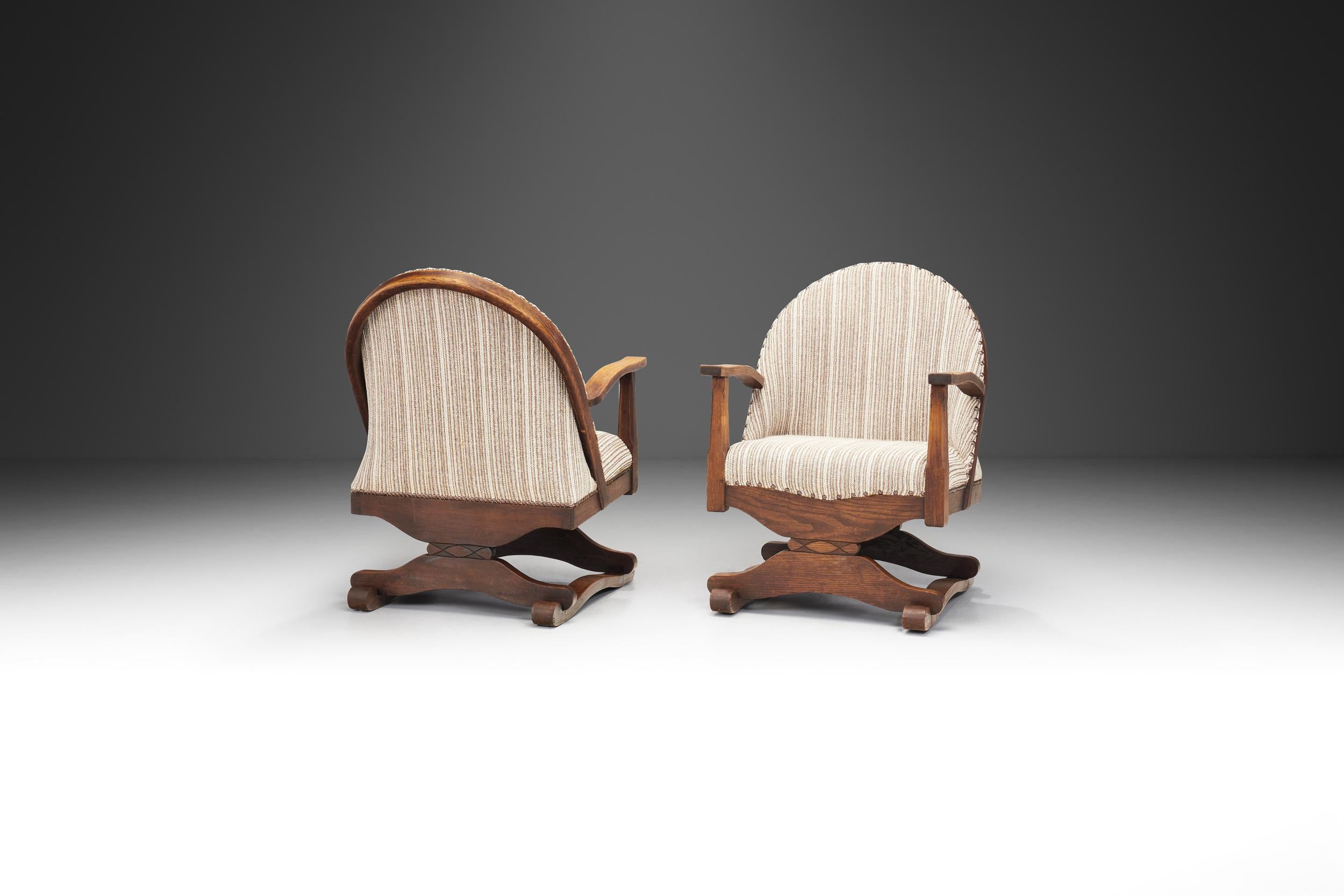 Lounge Chairs with Dark Stained Oak Frames and Carved Details, Spain 1930s In Good Condition For Sale In Utrecht, NL