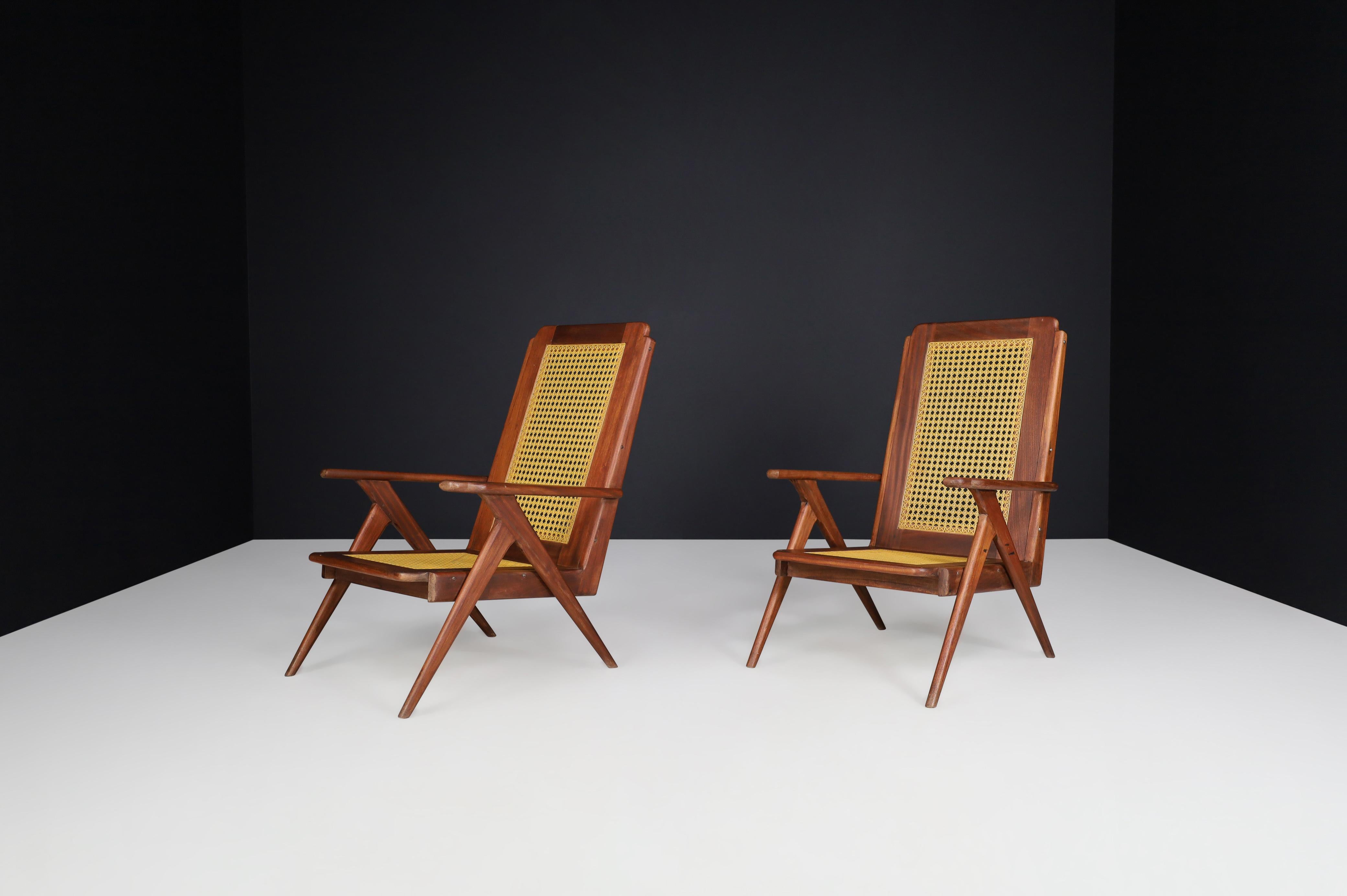Loungesessel aus Hartholz mit Struktur und Webbing, Frankreich 1950er Jahre (Moderne der Mitte des Jahrhunderts) im Angebot