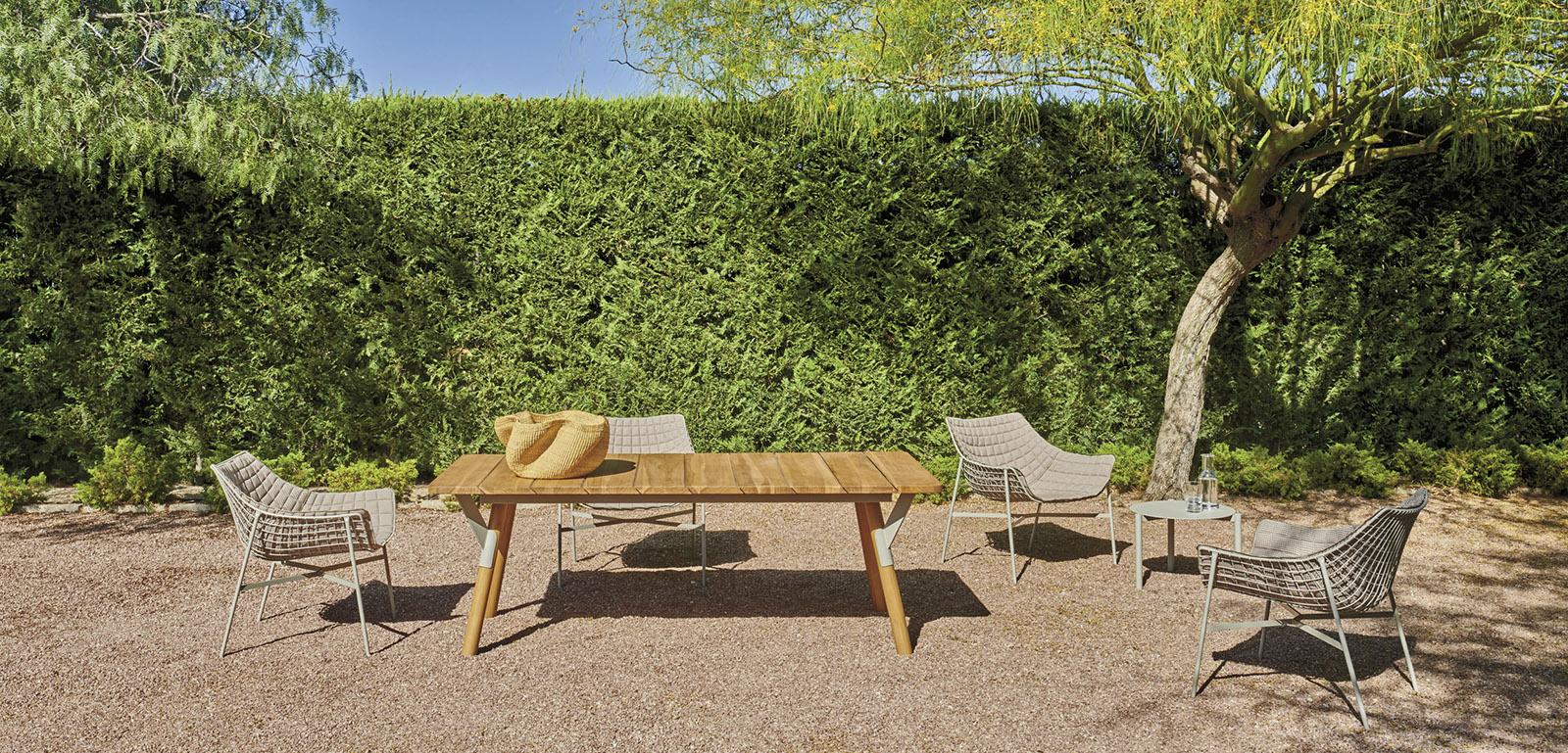 Esszimmer-Set mit Lounge-höhe: 4 Loungesesseln und Esstisch von Christophe Pillet (Italienisch) im Angebot