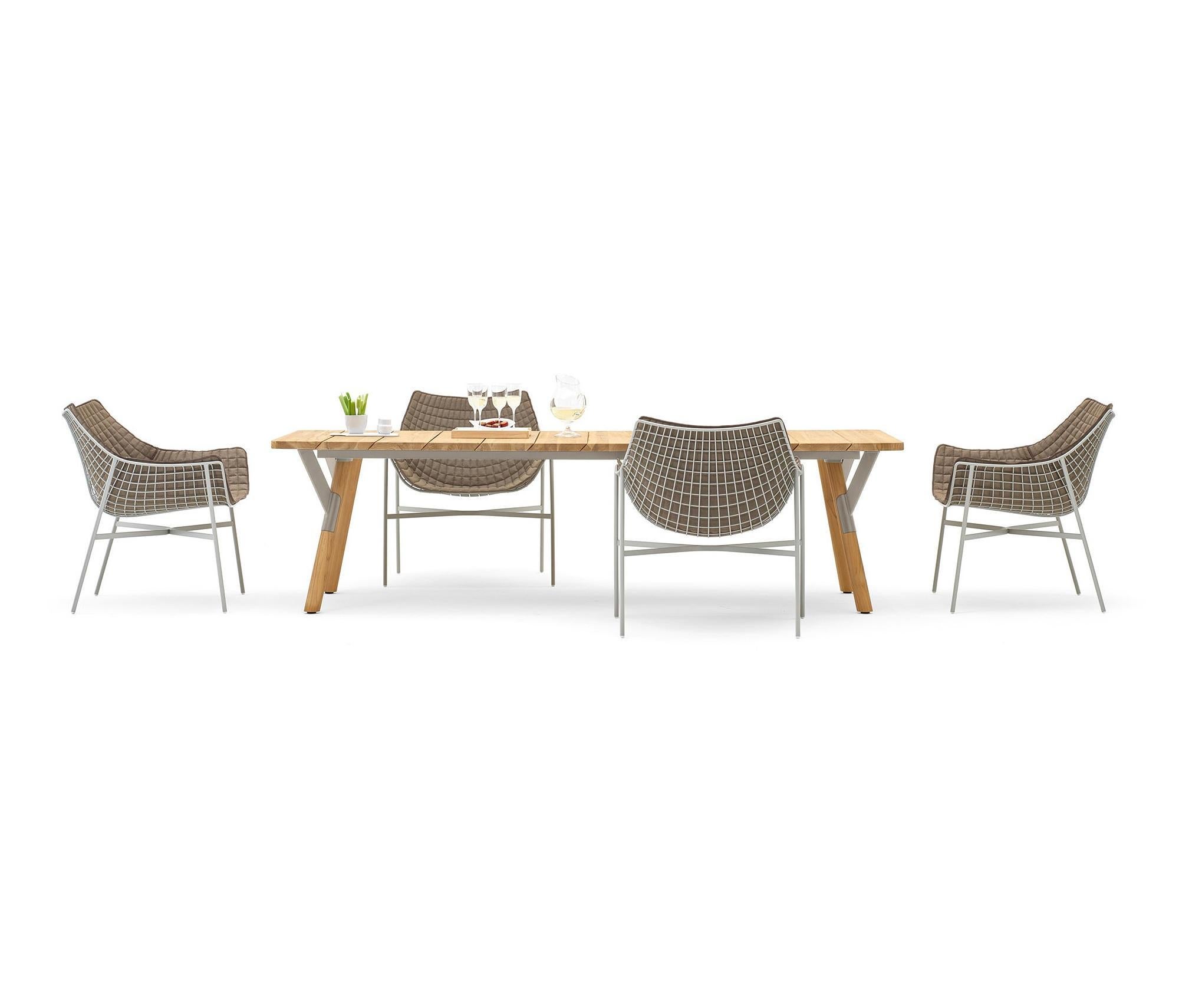 Esszimmer-Set mit Lounge-höhe: 4 Loungesesseln und Esstisch von Christophe Pillet (21. Jahrhundert und zeitgenössisch) im Angebot