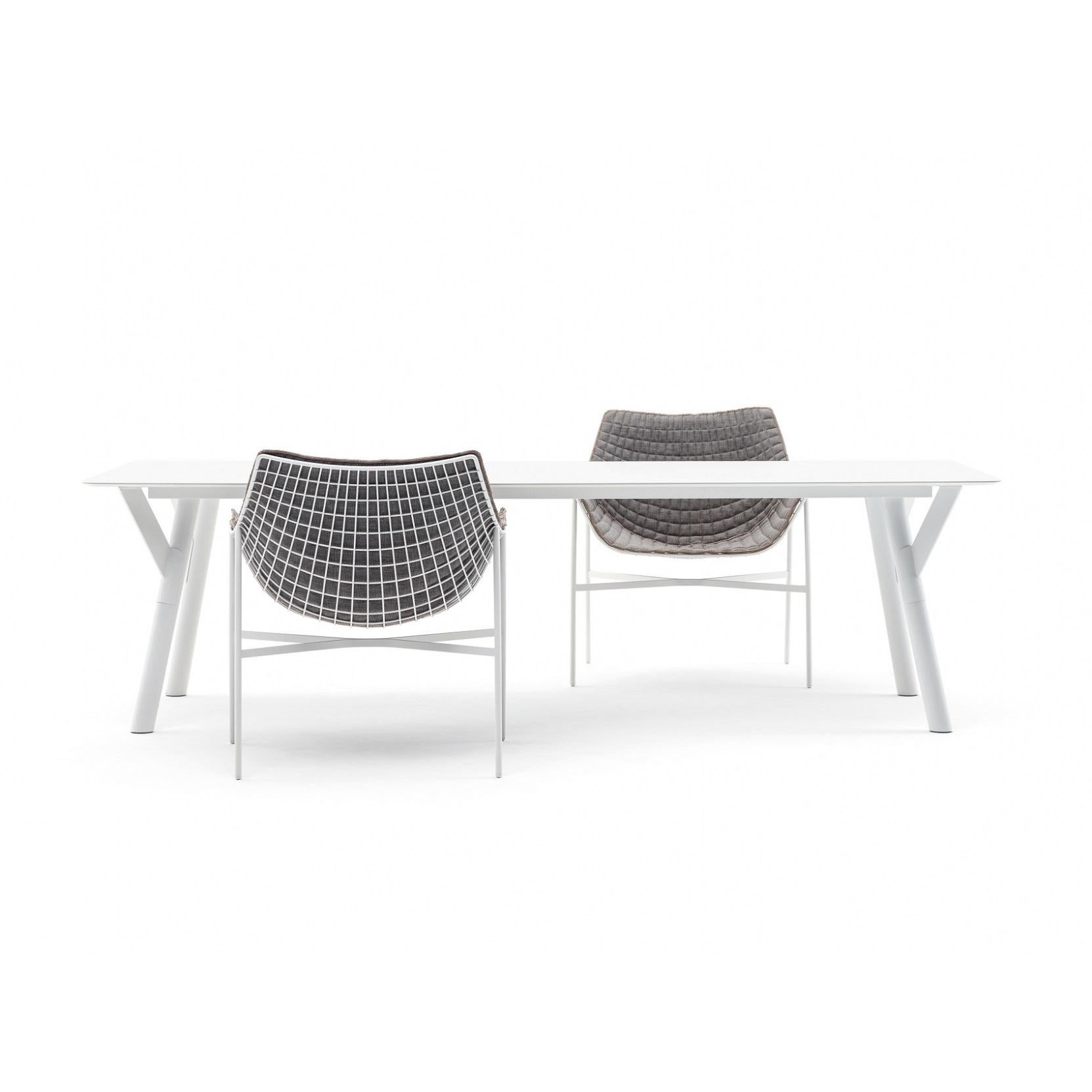 Esszimmer-Set mit Lounge-höhe: 4 Loungesesseln und Esstisch von Christophe Pillet (Aluminium) im Angebot