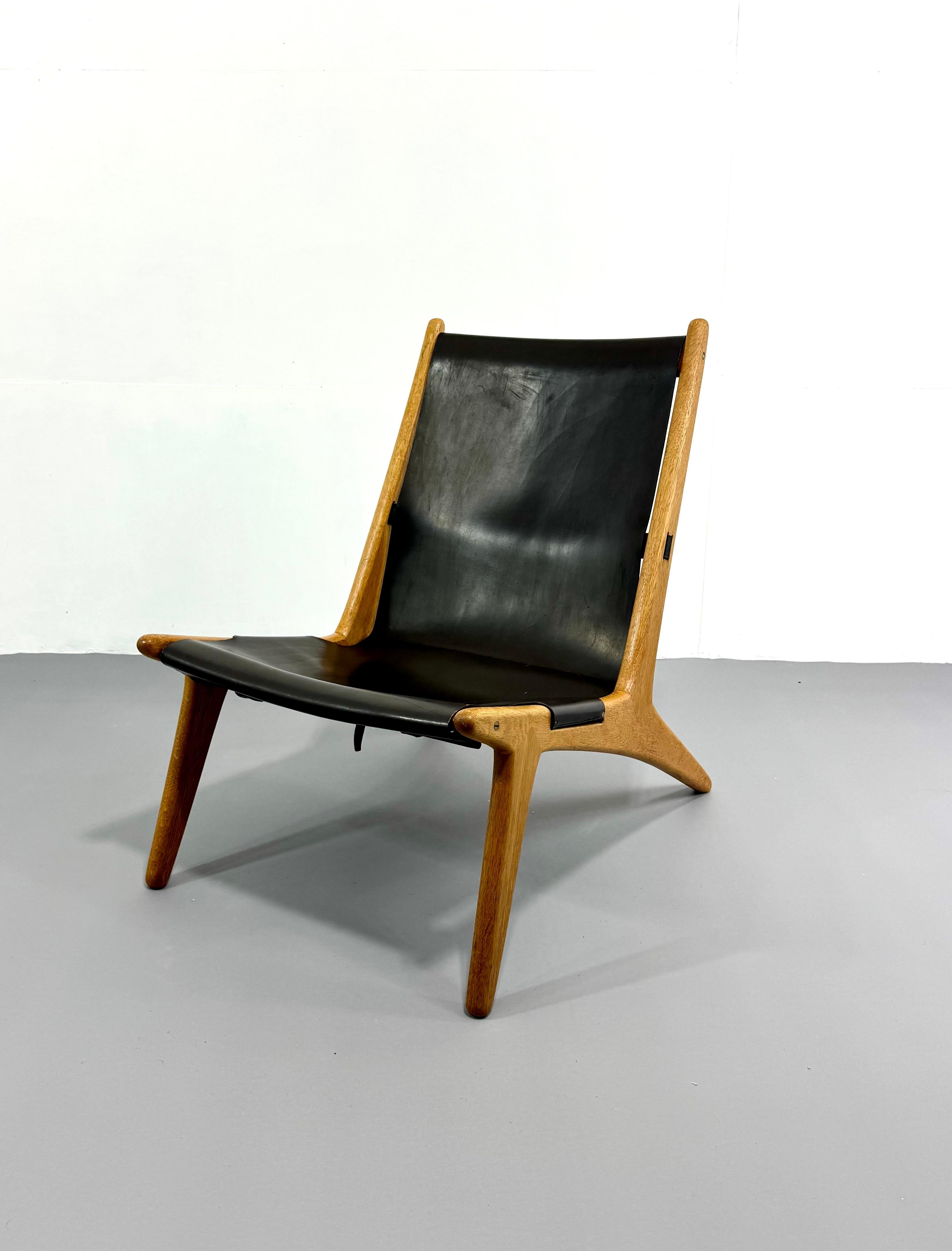 This striking lounge chair was designed by Uno and Östen Kristiansson and manufactured by Luxus AB in Vittsjö, Sweden from 1954 onwards. The design of this model numbered 204 is often referred to as a hunting chair. The frame is made of solid oak