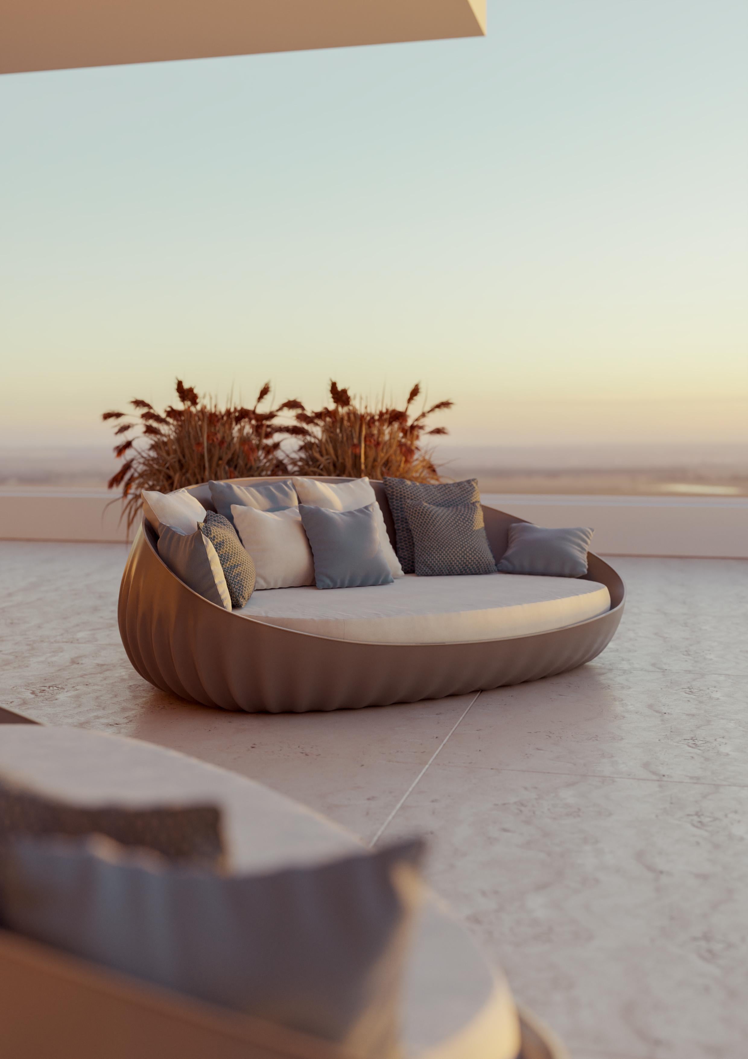Lounge im Muschel-Design mit weißem und marineblauem Bezug für den Außenbereich (Portugiesisch) im Angebot
