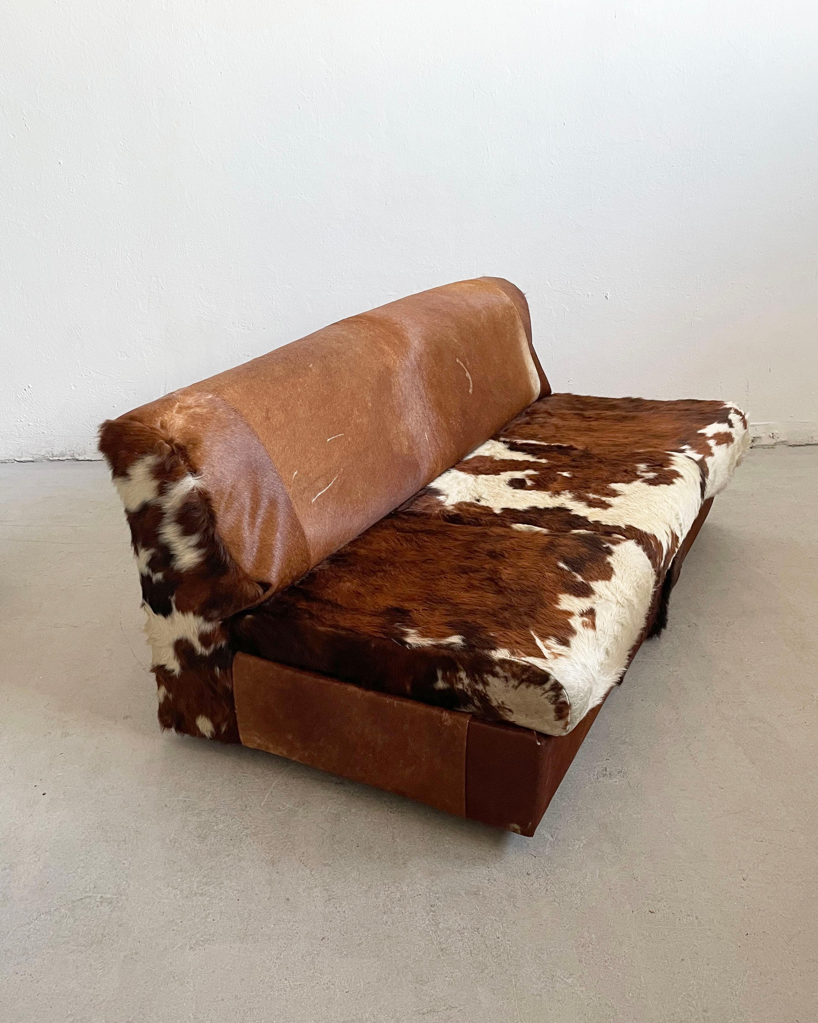 Genuine vintage lounge seating set upholstered in cowhide fur from the 1970's.
Beautiful 1970's design reminiscent of Jacques Charpentier design.

The set consists of a sofa and two chairs. The structure is made of solid wood and foam completely