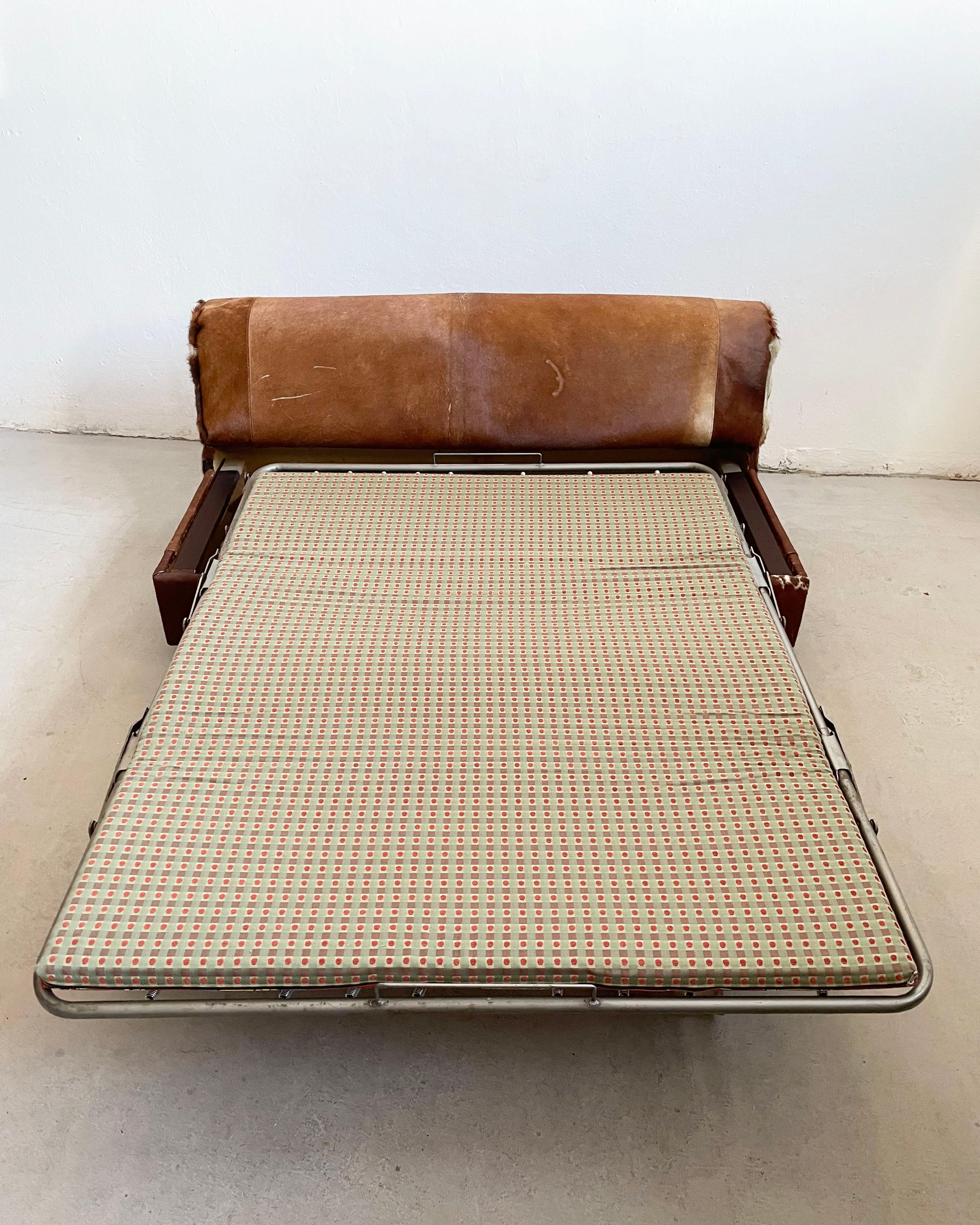 Lounge-Sessel, Sofa + Stühle aus Rindsleder, Kuhfell, 1970er Jahre im Angebot 3