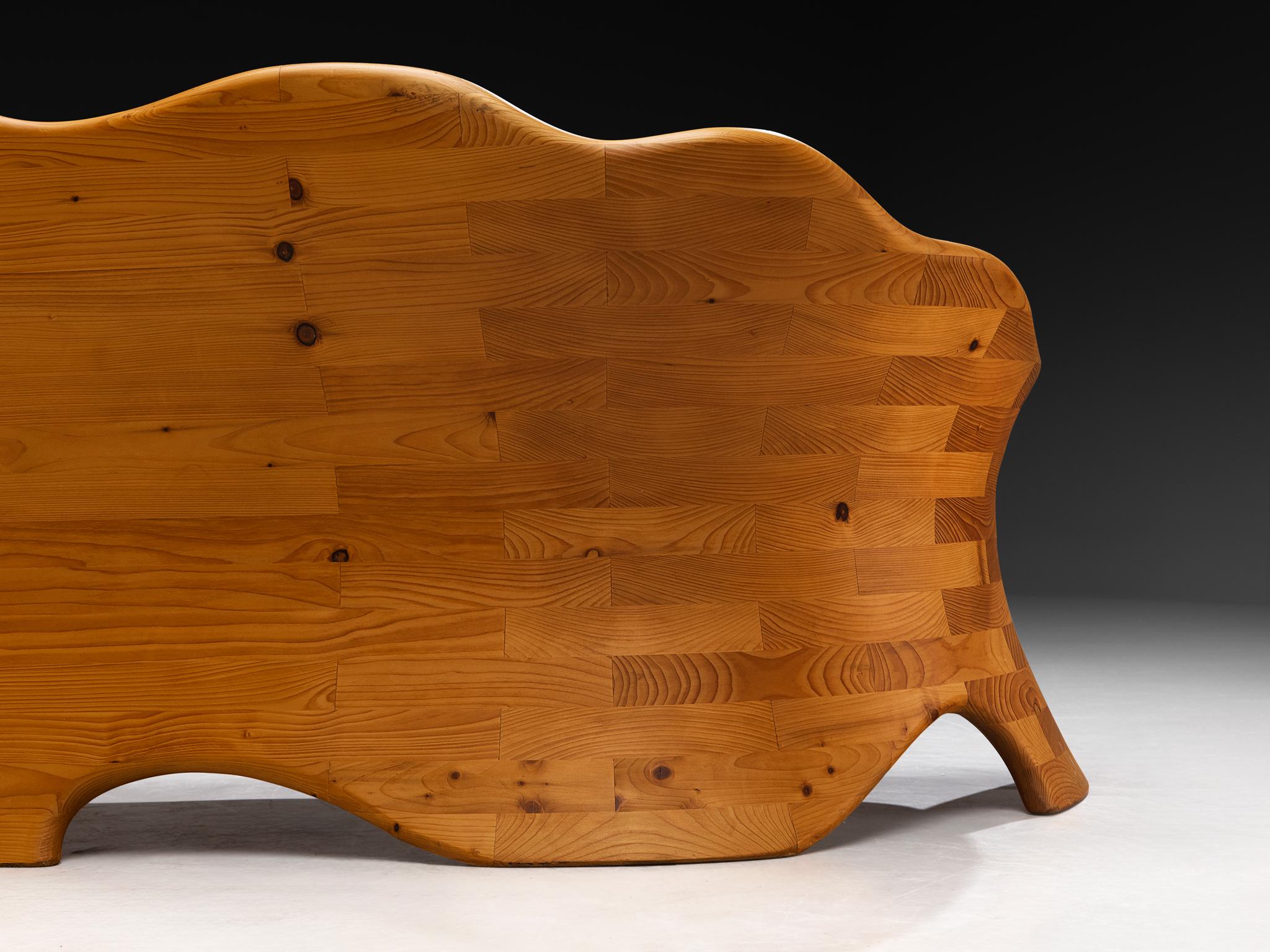 Lounge Set with Organic Shaped Wavy Sofa and Chairs in Pine For Sale 3