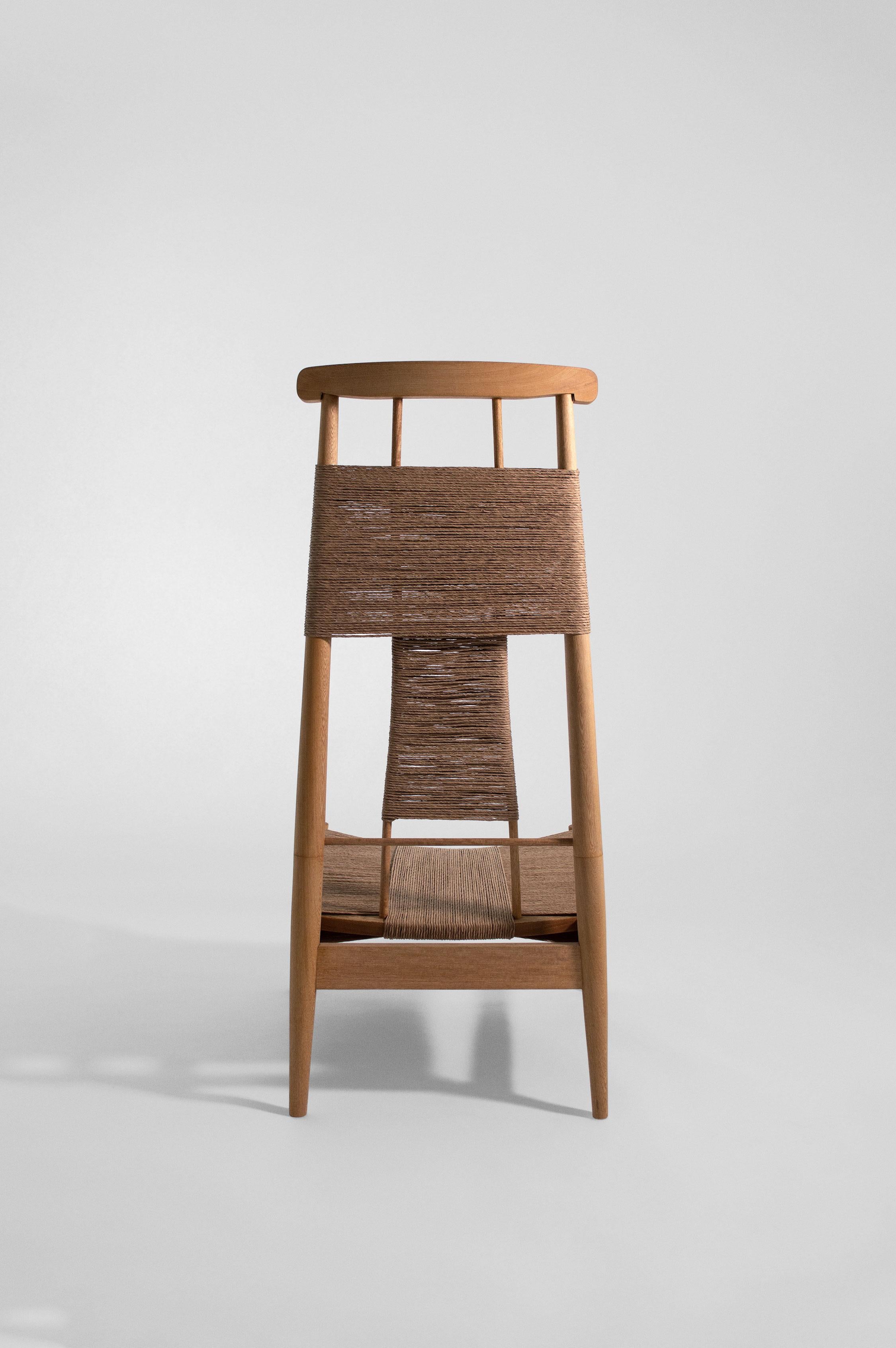 Lounge-, Beistell- oder Akzentstuhl mit hoher Rückenlehne, OFICIAL, Massivholz und dänische Papierkordel (Mexikanisch) im Angebot