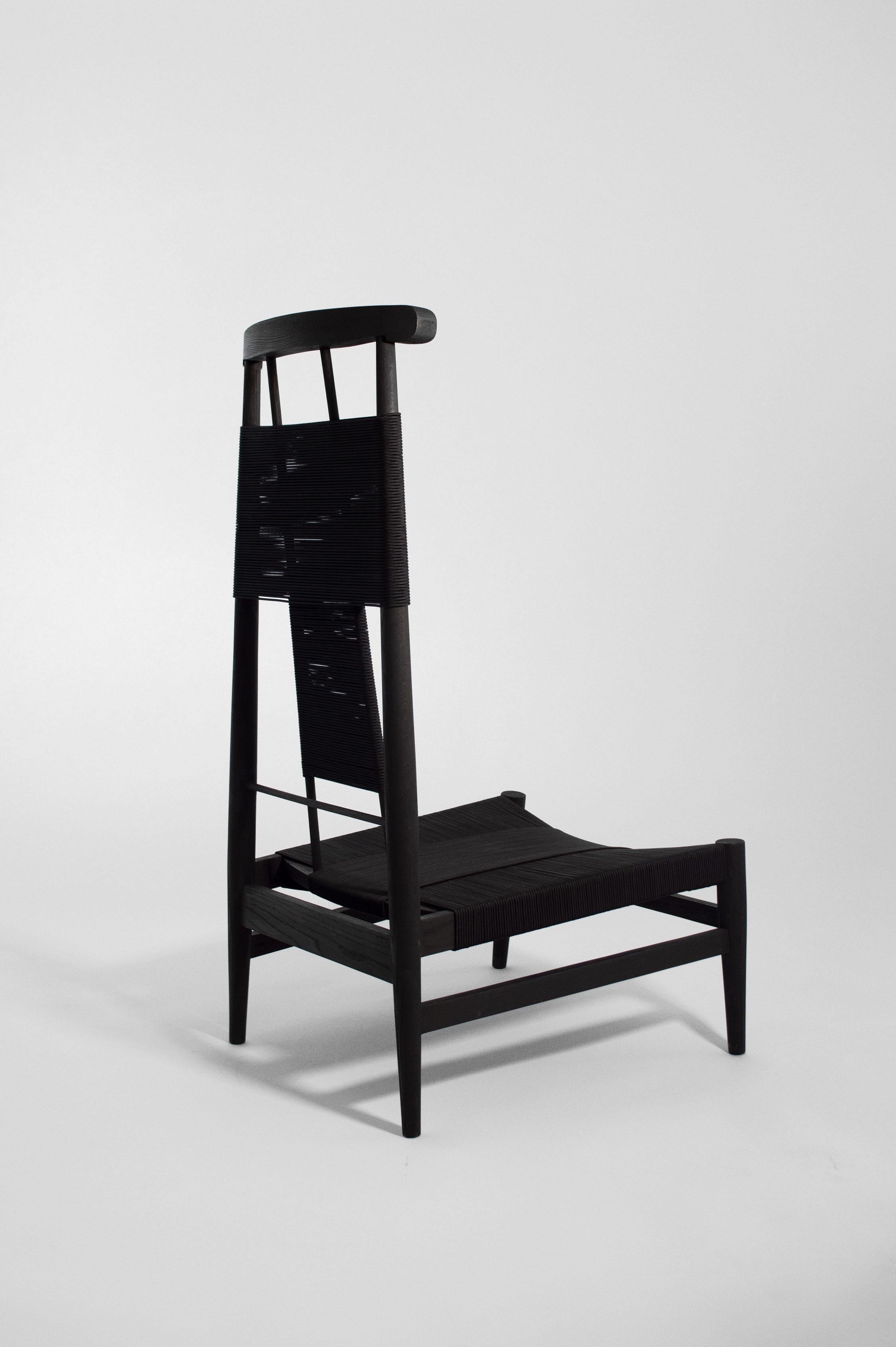 Intagliato Sedia da salotto, laterale o con schienale alto OFICIAL, in Wood Wood e Corde di Nylon in vendita