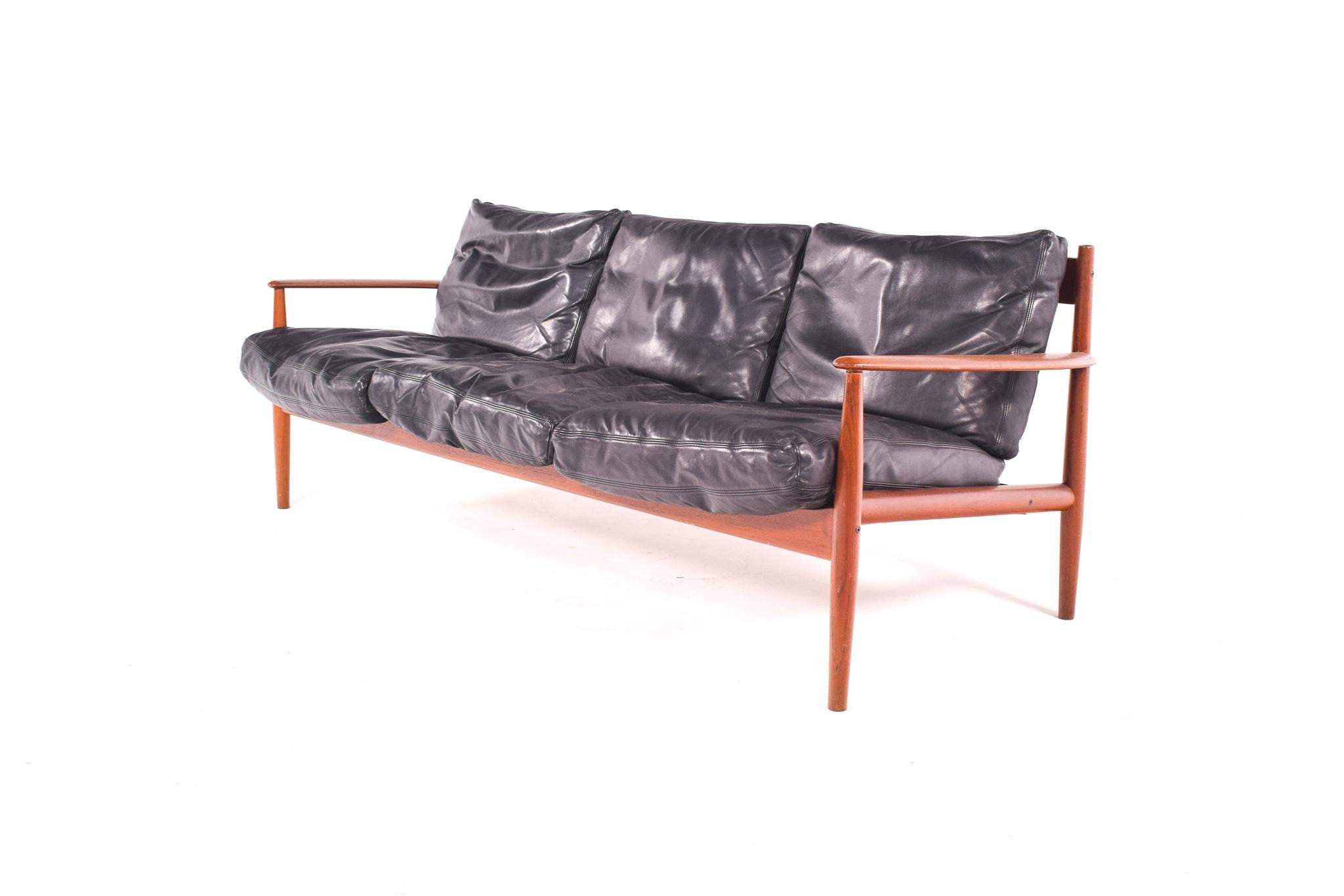 Mid-Century Modern Lounge Sofa in Teak, Model 118 by Grete Jalk for France & Son, 1960's