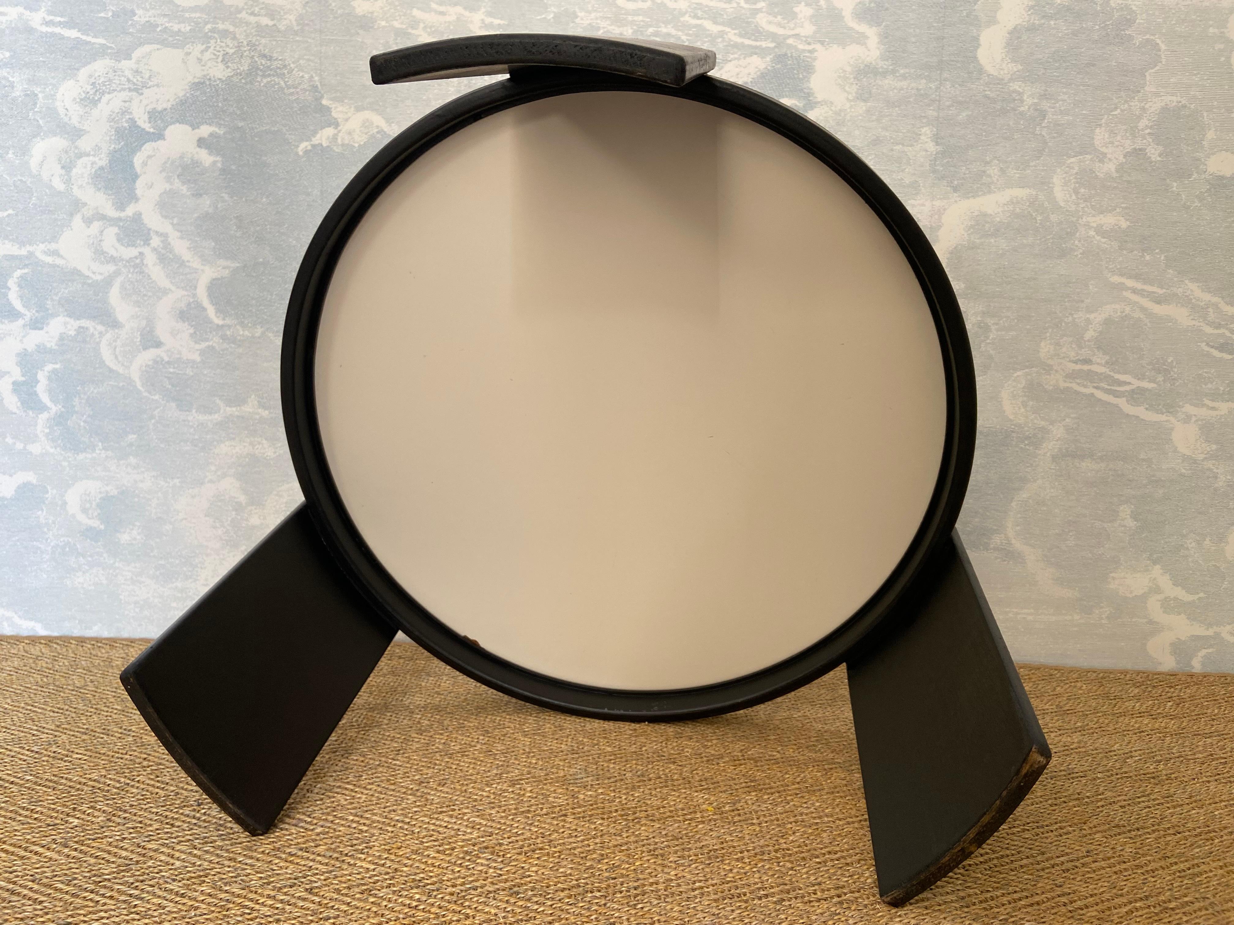 Avec sa finition noire mate, ce classique du design des années 1960 résiste à l'épreuve du temps grâce à ses lignes épurées,  Design/One !

Cette table basse unique de la collection de tables gigognes Cassina a été conçue par Gianfranco Frattini et