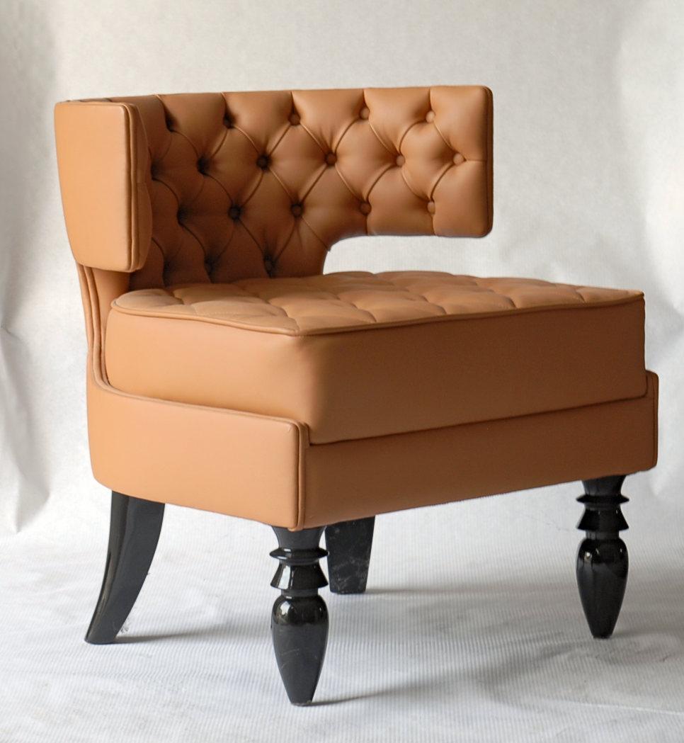 Lounge Tufted Armchair, Italian Fiore Leather, Black Lacquered Ponti Style Legs In New Condition In Tavarnelle val di Pesa, Florence