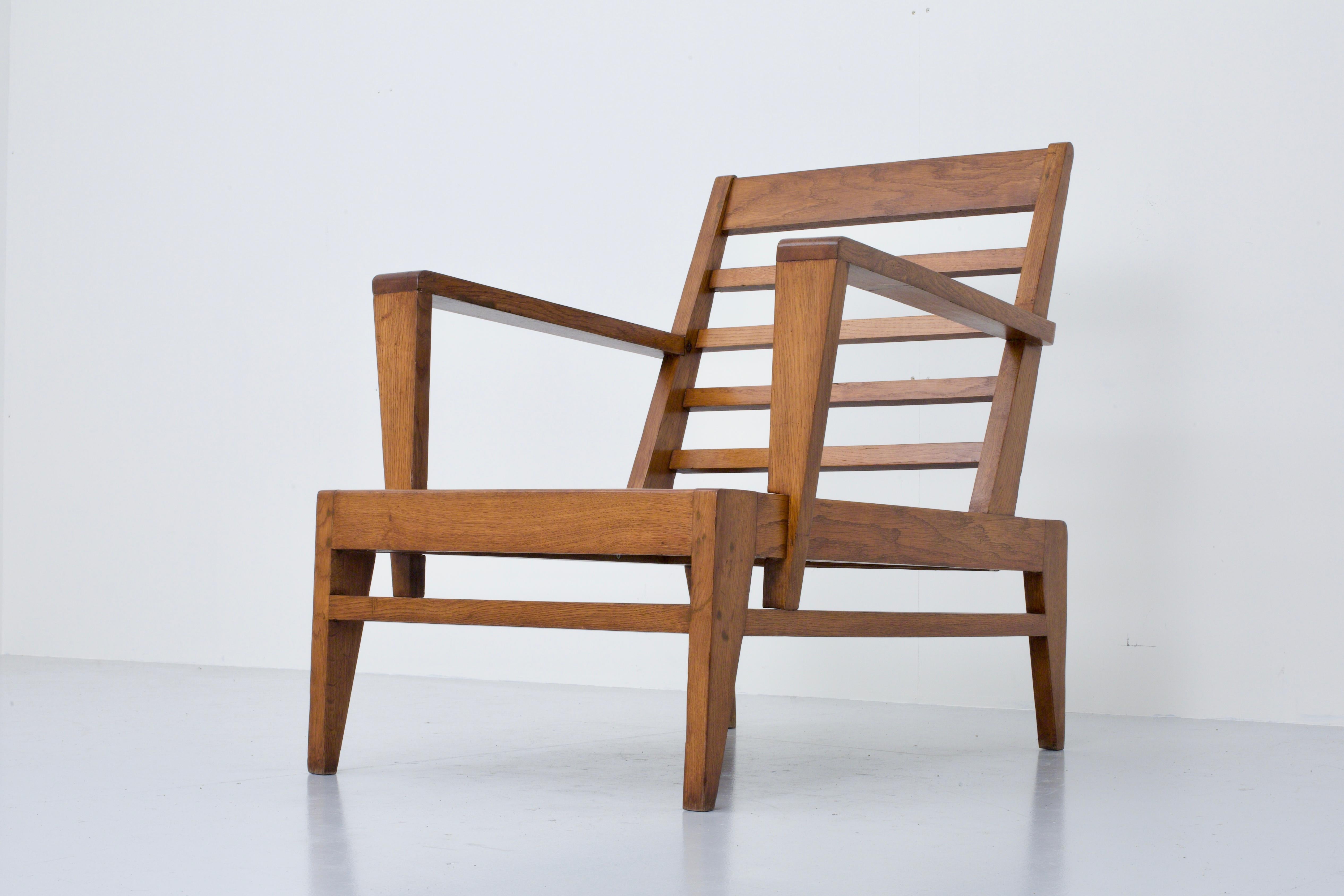 Lounge chair by René Gabriel in solid oak and fabric, France, 1940

A very comfortable lounge chair by Rene Gabriel. Sturdy yet elegant and being slightly out of proportion, this chair has everything toattract your attention. The strong shapes and
